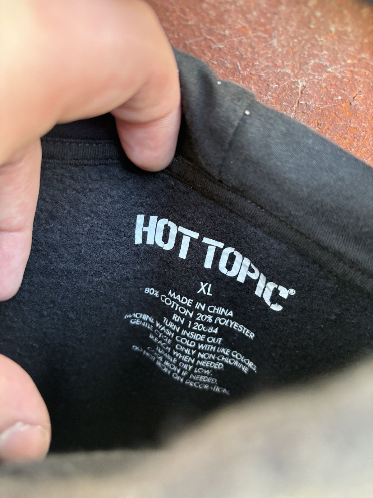 Hot Topic Hot Topic Hoodie Y2K Skull Barbed Wire Streetwear Size XL Size US XL / EU 56 / 4 - 5 Thumbnail