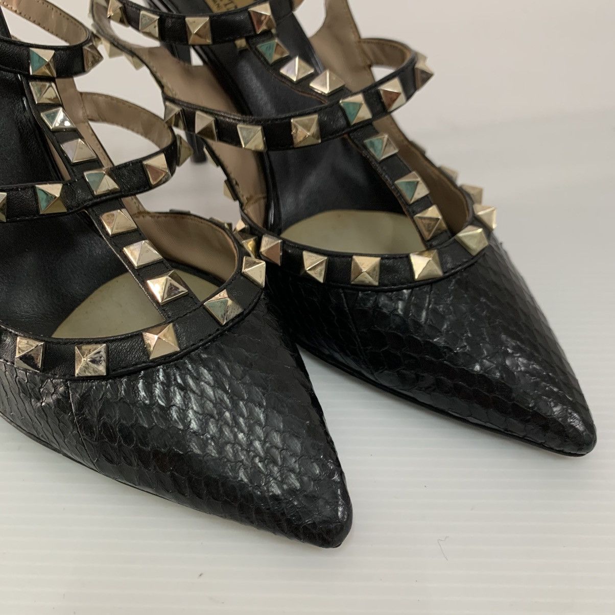 Valentino Valentino Garavani Spike Black Heels Size US 7 / IT 37 - 6 Thumbnail