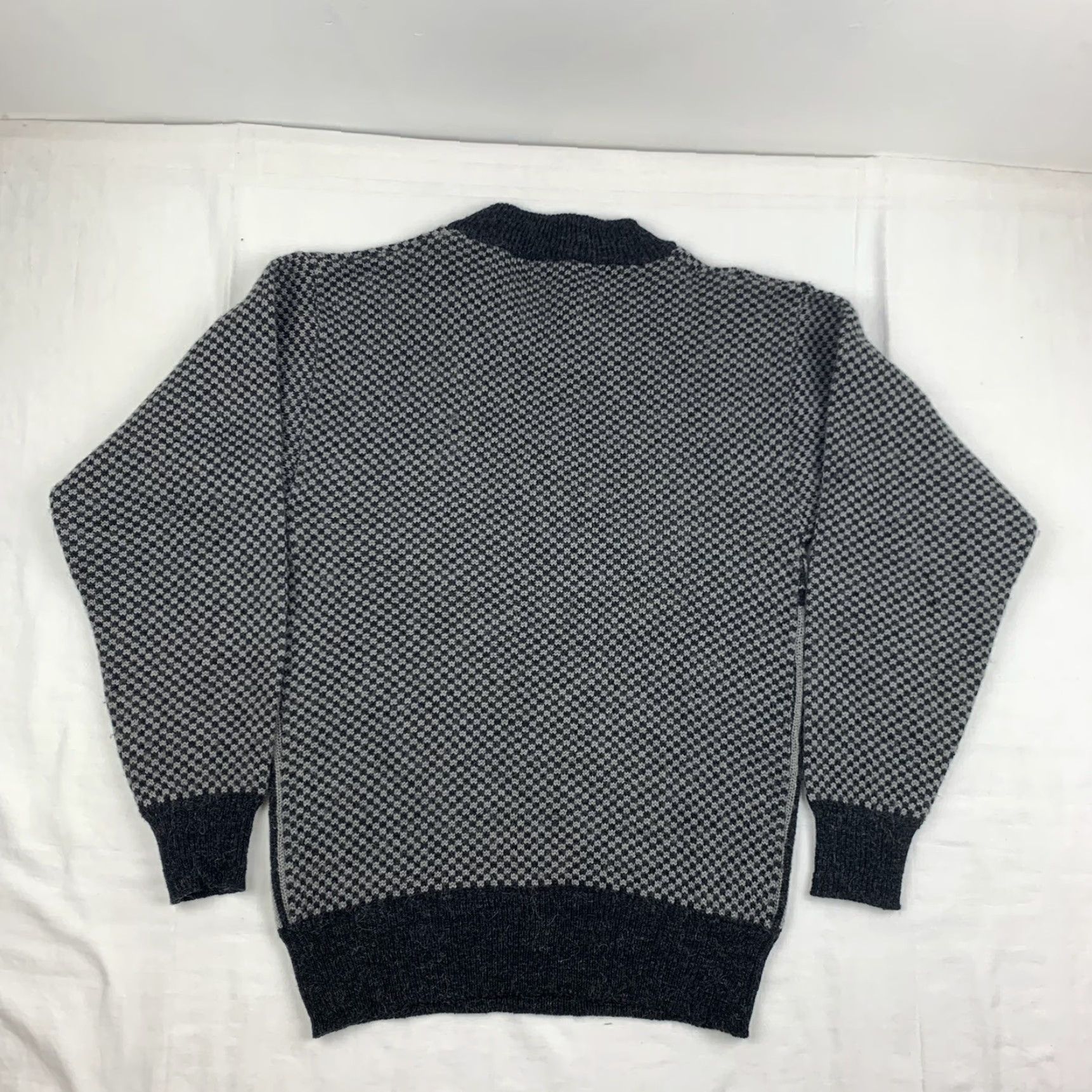 Vintage VINTAGE Mark Richards Sweater Adult Medium Knit Gray Black Crewneck 90s Mens Pullover Wool-free 90s Theme Size US M / EU 48-50 / 2 - 8 Thumbnail