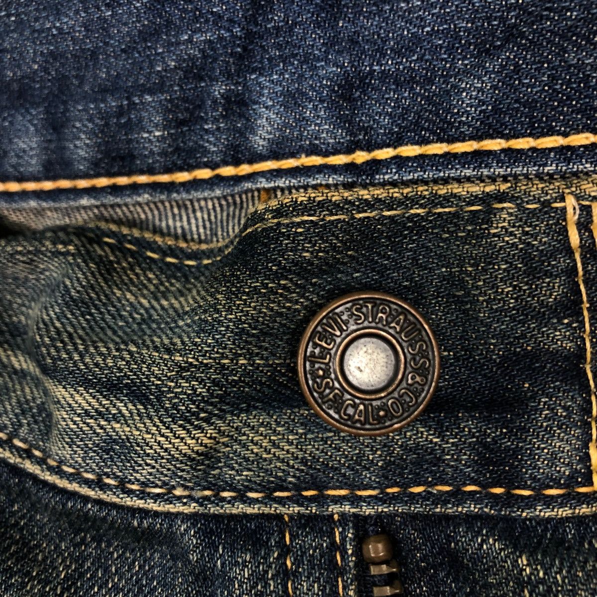 Levi's 🔥Rare Worn Rusty Big Hole Levi’s Distressed Jeans Denim Size US 36 / EU 52 - 20 Thumbnail