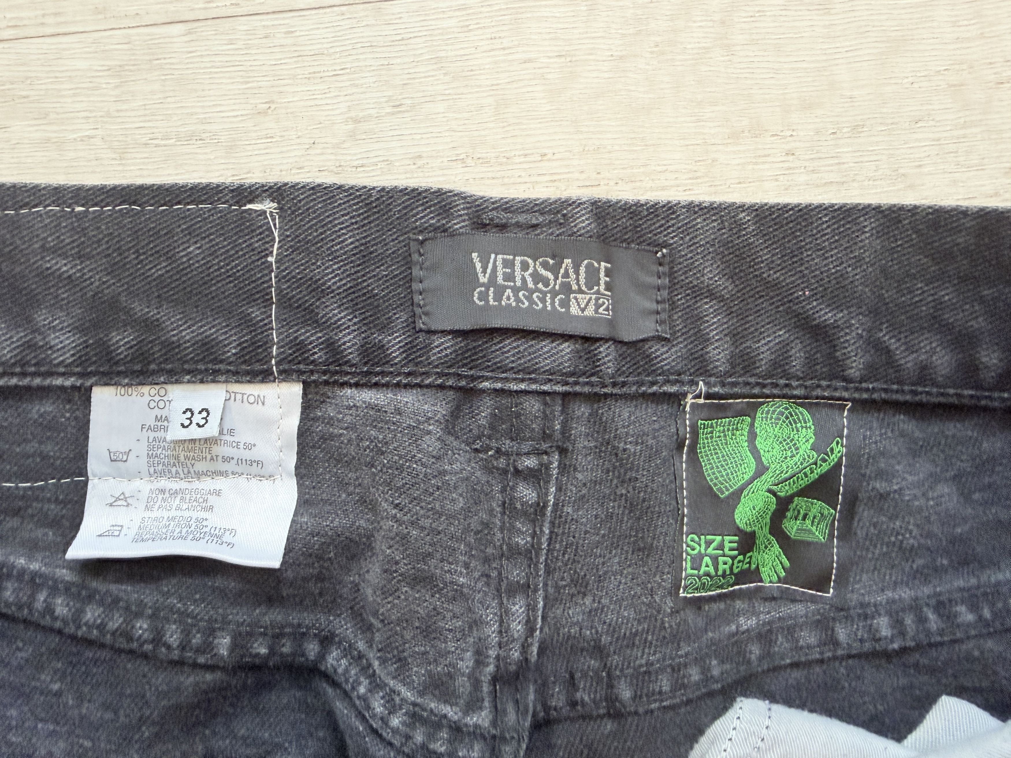 Versace Vintage Versace Classic V2 Graphic Appliqué Denim Size US 33 - 11 Thumbnail
