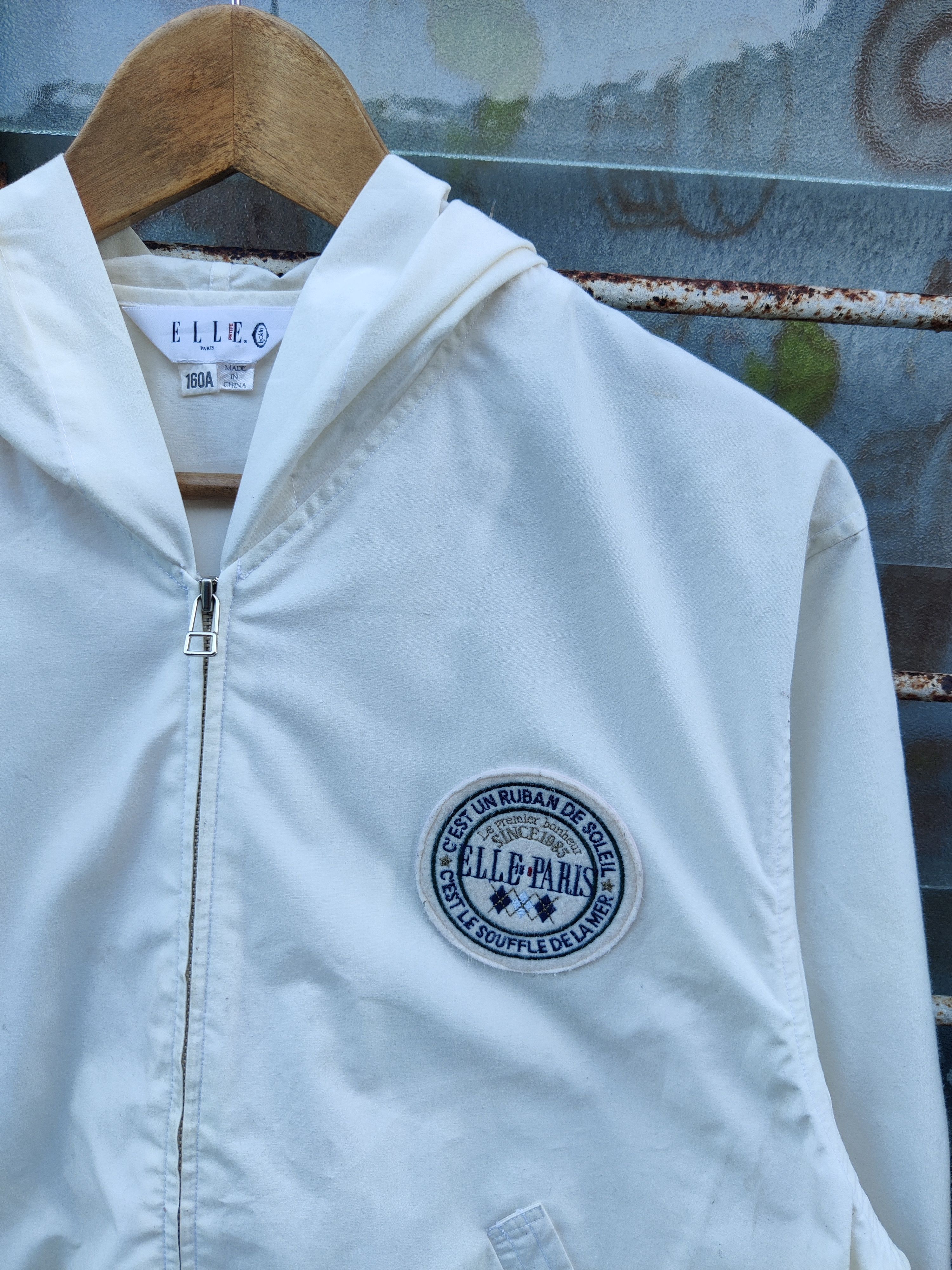Japanese Brand Vintage Elle Paris Spell Out Embroided Windbreake Hoodie Size US M / EU 48-50 / 2 - 4 Thumbnail