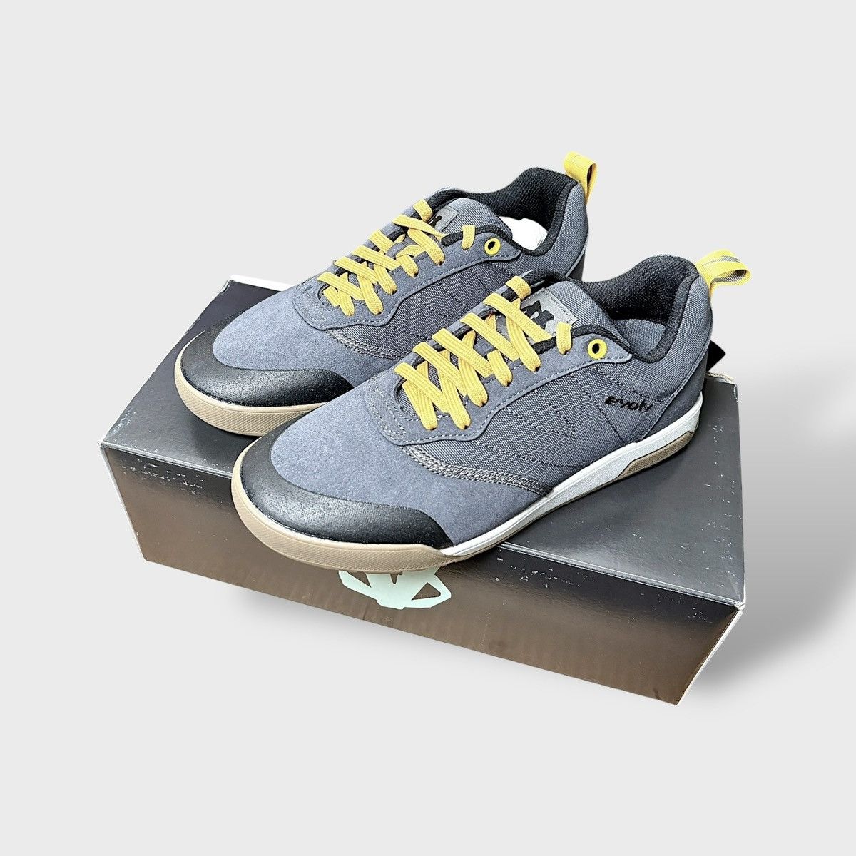 Other Evolv Rebel Unisex Gray Hiking Shoes Mens 6, Womens 7 Size US 7 / IT 37 - 4 Thumbnail
