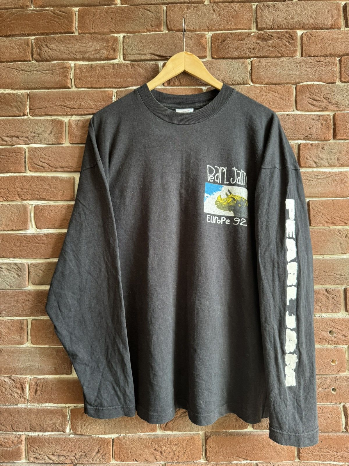 Band Tees Vintage 90s Rare Pearl Jam Rhinos Grunge Band T Shirt Hype Size US XL / EU 56 / 4 - 1 Thumbnail