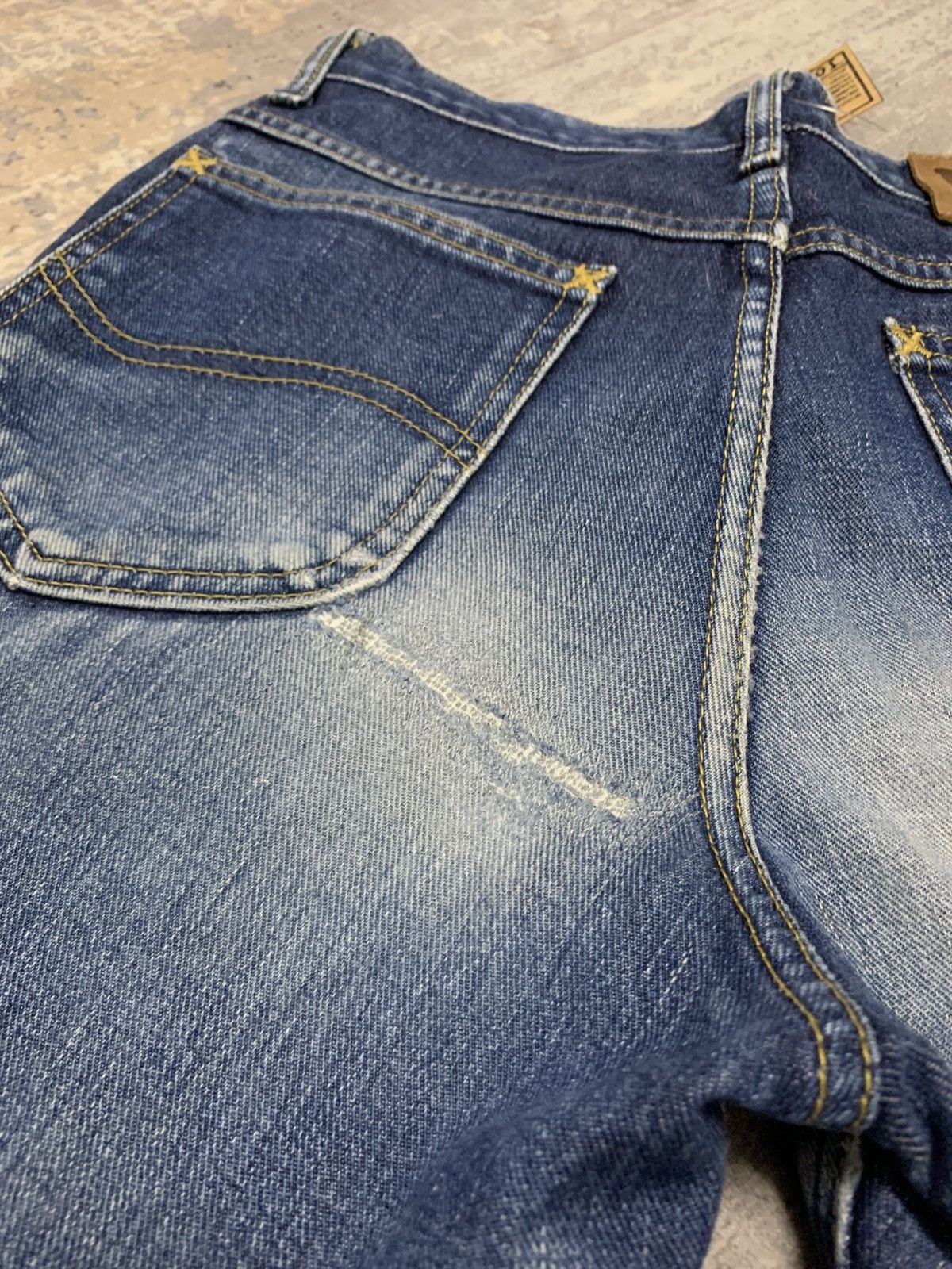Japanese Brand Vintage Lee Distressed Faded Blue Straight Leg Jeans 27 Size US 27 - 10 Thumbnail