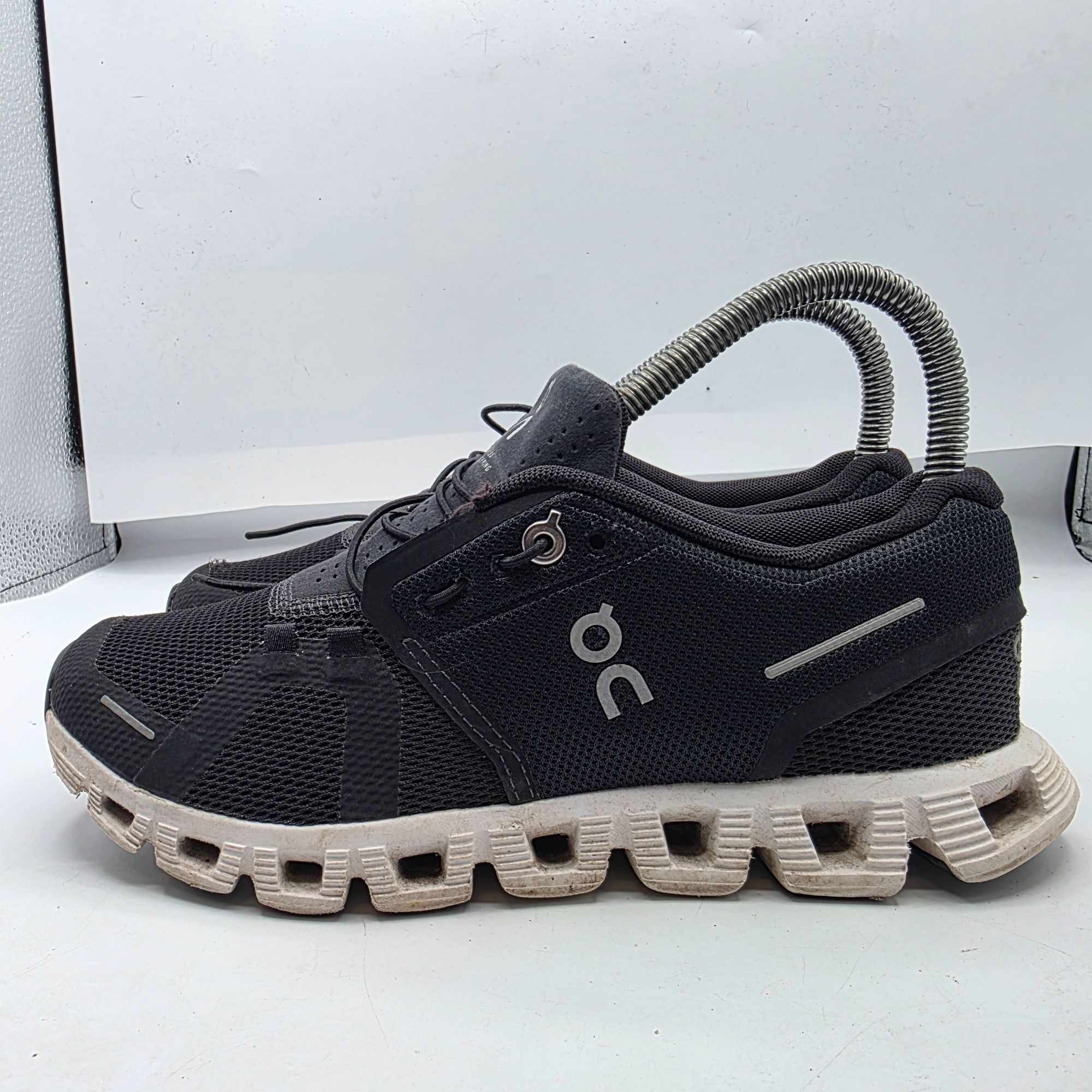 On On Cloud 5 Womens Size 6 Black Athletic Shoes Running Walkin Size US 6 / IT 36 - 13 Thumbnail