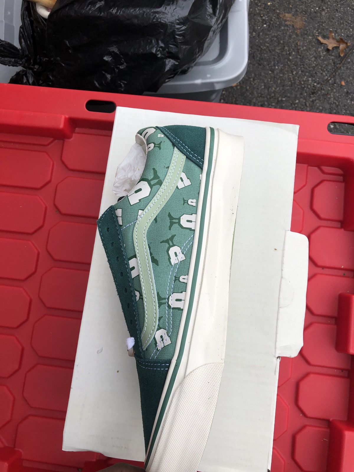 Undefeated × Vans Green University Vans X Undefeated Old Skool Low Fire! NWT Size US 9.5 / EU 42-43 - 5 Thumbnail