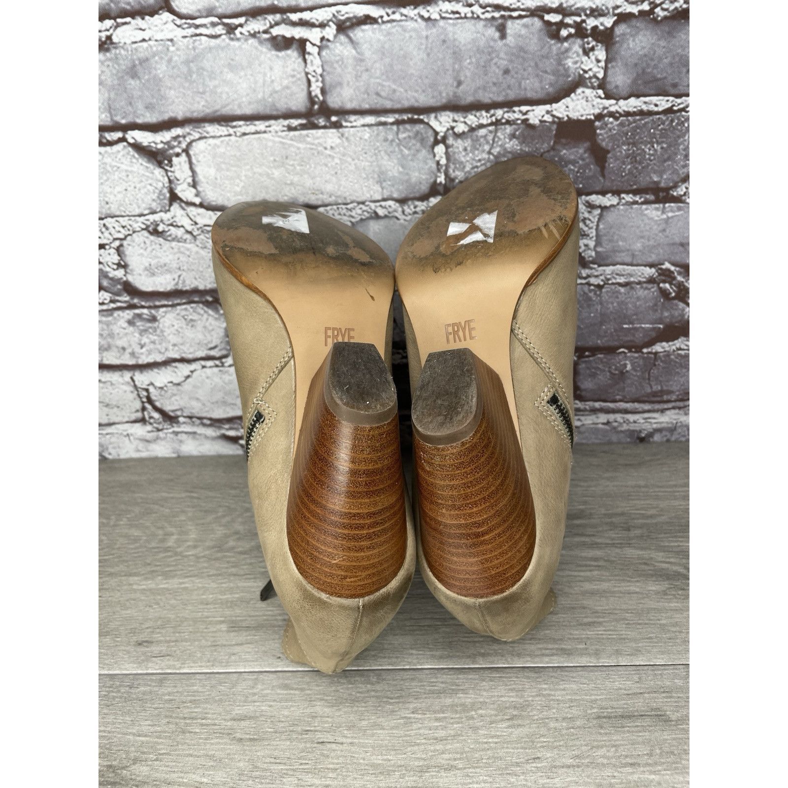 Frye Frye Ash Taupe Leather Pointed Toe Western Heel Booties Wome Size US 10 / IT 40 - 7 Thumbnail
