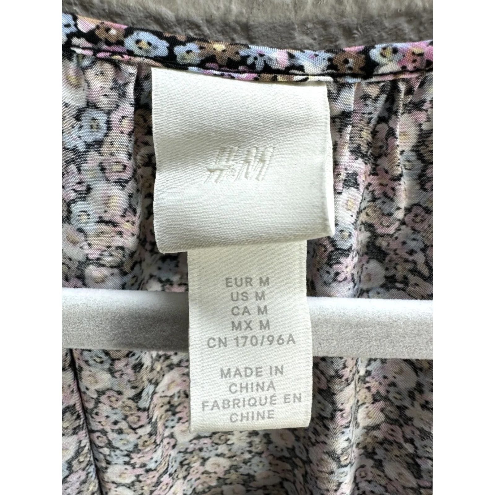 H&M H&M Black Pink Blue Microfloral Ruched Shift Dress Mini Long Sleeve Viscose Sz M Dress Womens Short Sleeve Floral Ruched Casual Party/Cocktail Size M / US 6-8 / IT 42-44 - 3 Thumbnail