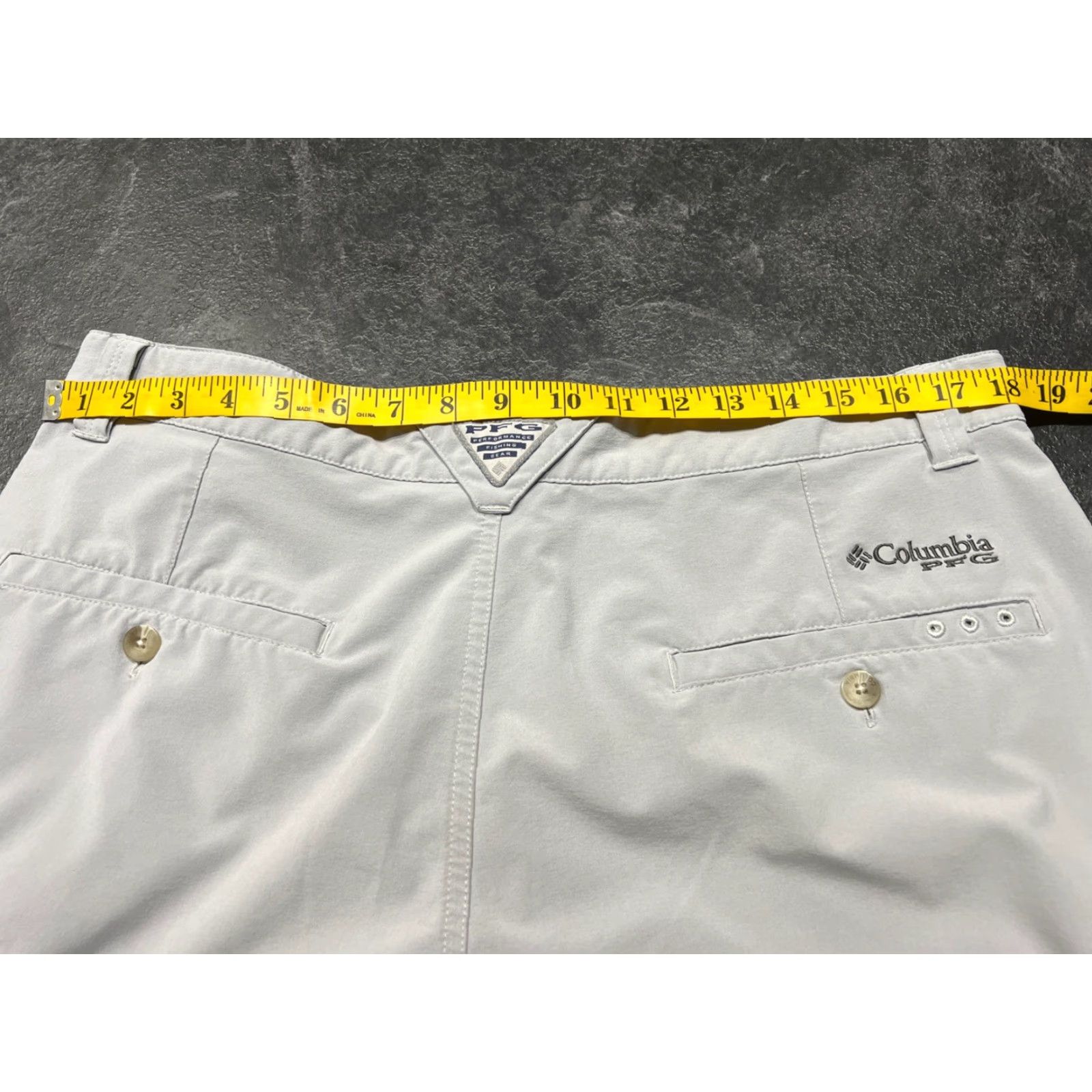 Vintage Columbia Mens Shorts 36 Grey Chino Cargo Pocket Fishing Ten Inch Inseam Regular Waist 38 Belt Loops Pockets Logo Size US 36 / EU 52 - 5 Thumbnail