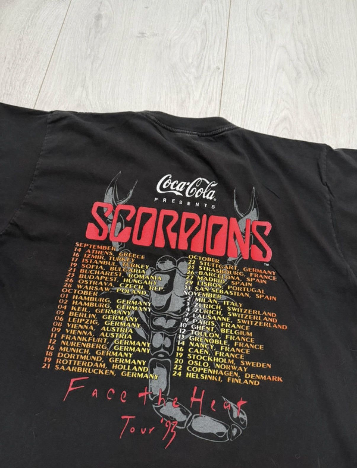 Band Tees Vintage Scorpions "Face The Heat" Tour 1993 Tee Hard Rock Size US XL / EU 56 / 4 - 5 Thumbnail