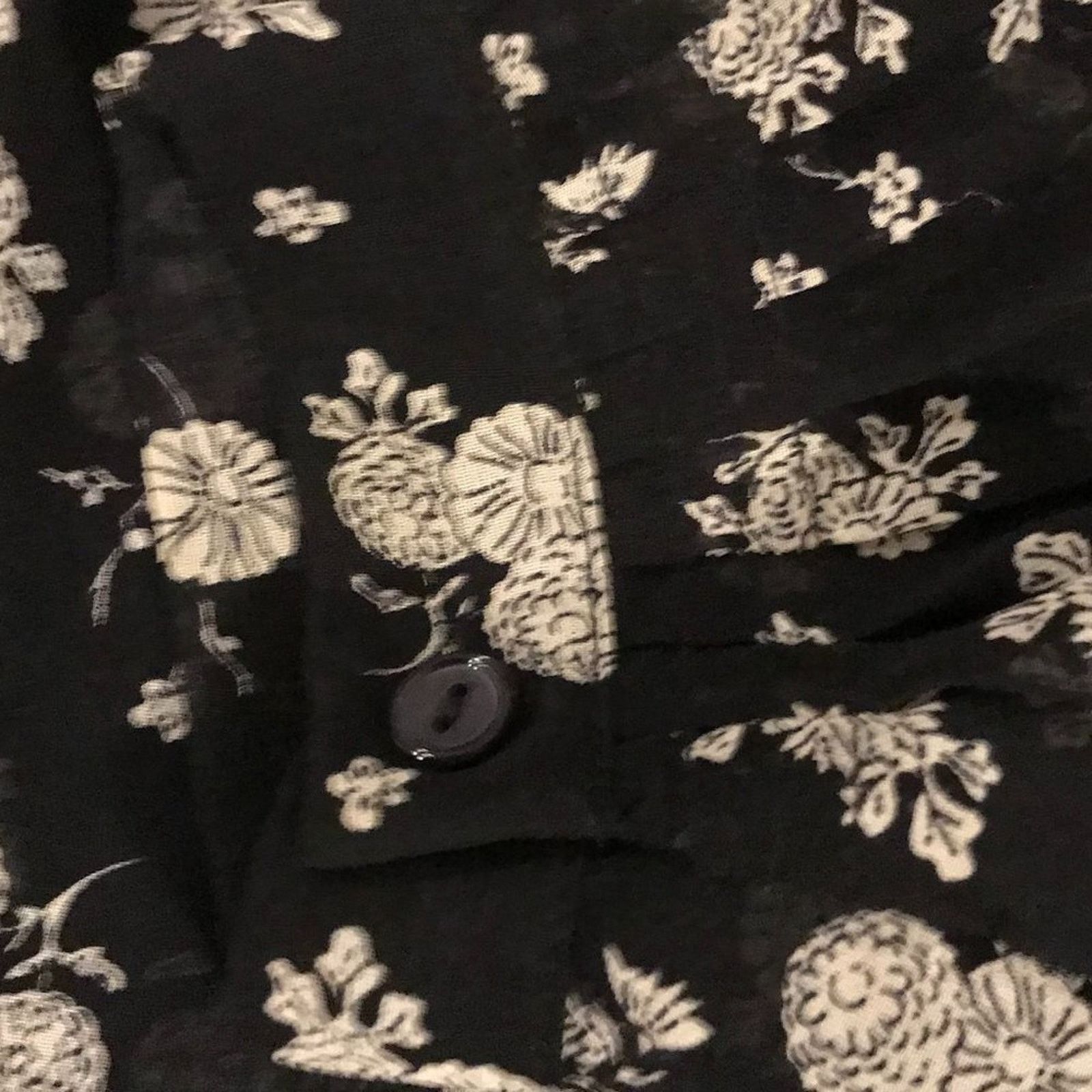 Vince Vince Calico Black and White Floral Print Silk Blouse Size S / US 4 / IT 40 - 8 Thumbnail