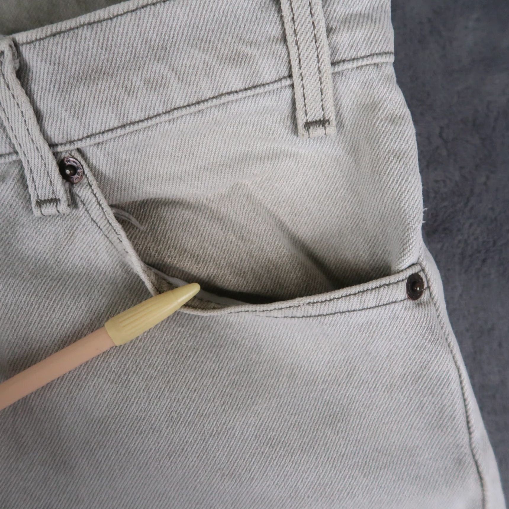 Levi's VINTAGE Levi's 550 Jeans Mens Regular 32x30 Gray Denim 90s USA Made Relaxed Fit 5-Pocket Distressed Size US 32 / EU 48 - 6 Thumbnail