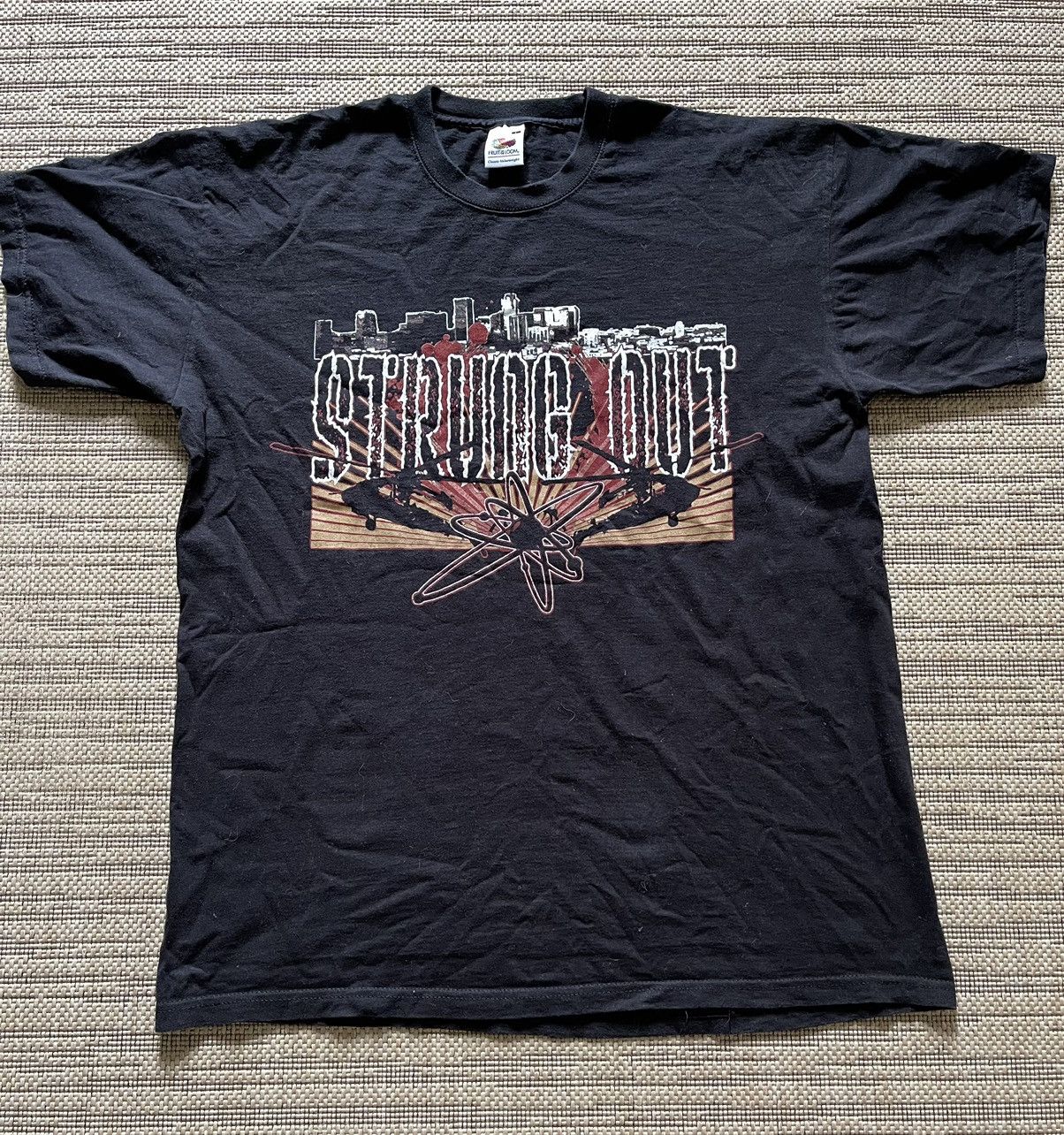 Band Tees × Vintage Vintage 2000s strung out band shirt punk Size US L / EU 52-54 / 3 - 1 Thumbnail