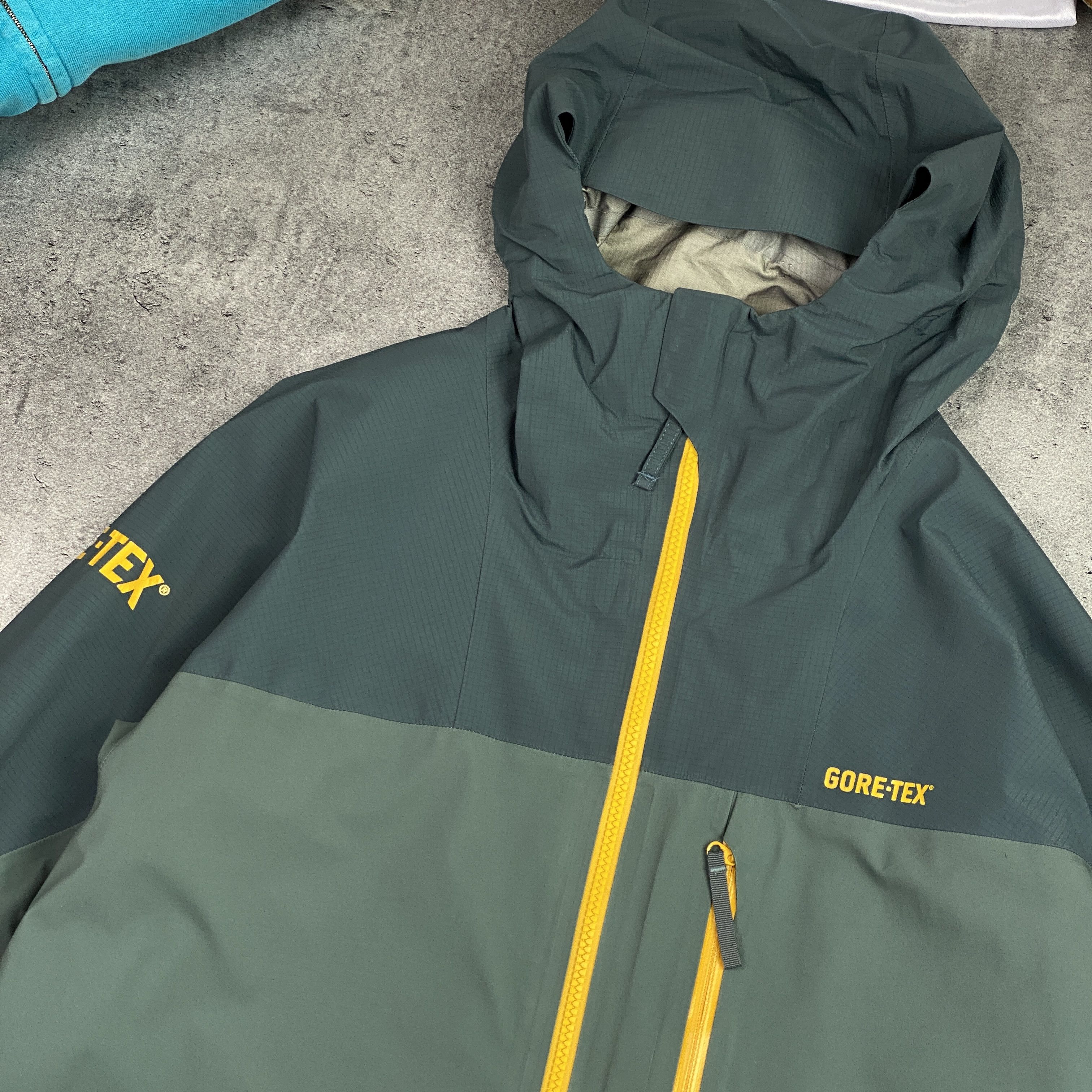 Goretex Men's Gore-Tex C-Knit Jacket - L Size US L / EU 52-54 / 3 - 4 Thumbnail