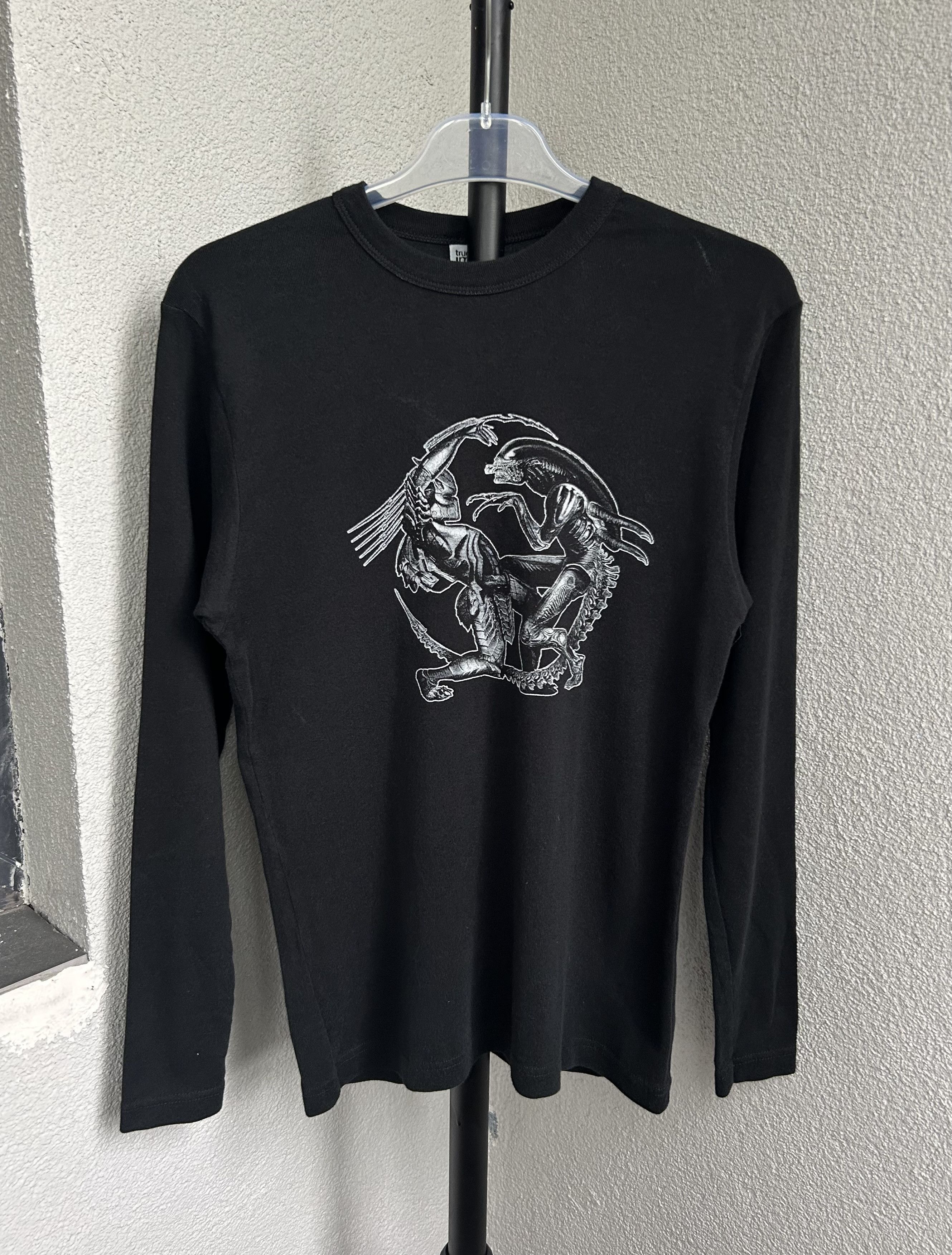 Vintage Vintage 2005 Alien vs Predator Movie Long Sleeve Shirt Size US M / EU 48-50 / 2 - 1 Thumbnail