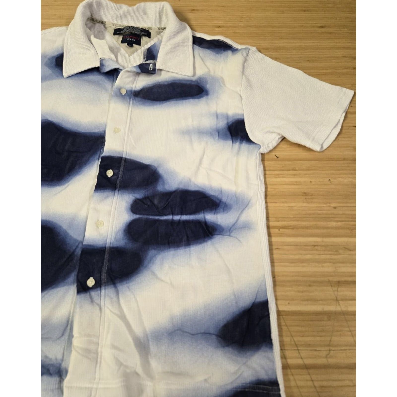 Tommy Hilfiger VINTAGE Tommy Hilfiger Blouse Shirt Womens Short Sleeve White Blue Large XL Button Accent Casual Sleeve Snap Closure Size L / US 10 / IT 46 - 2 Thumbnail
