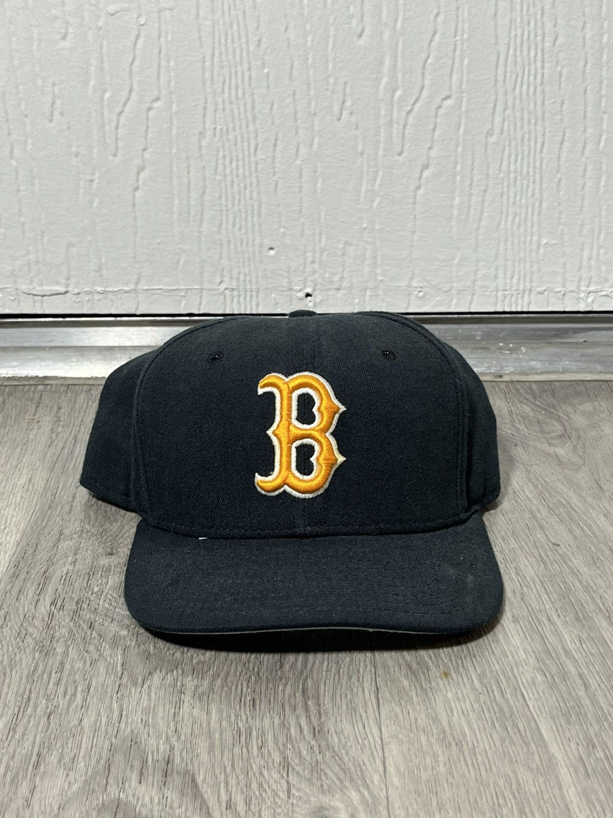 New Era Vintage 90s New Era UCLA Bruins NCAA Collegiate SnapBack Hat Size ONE SIZE - 1 Thumbnail