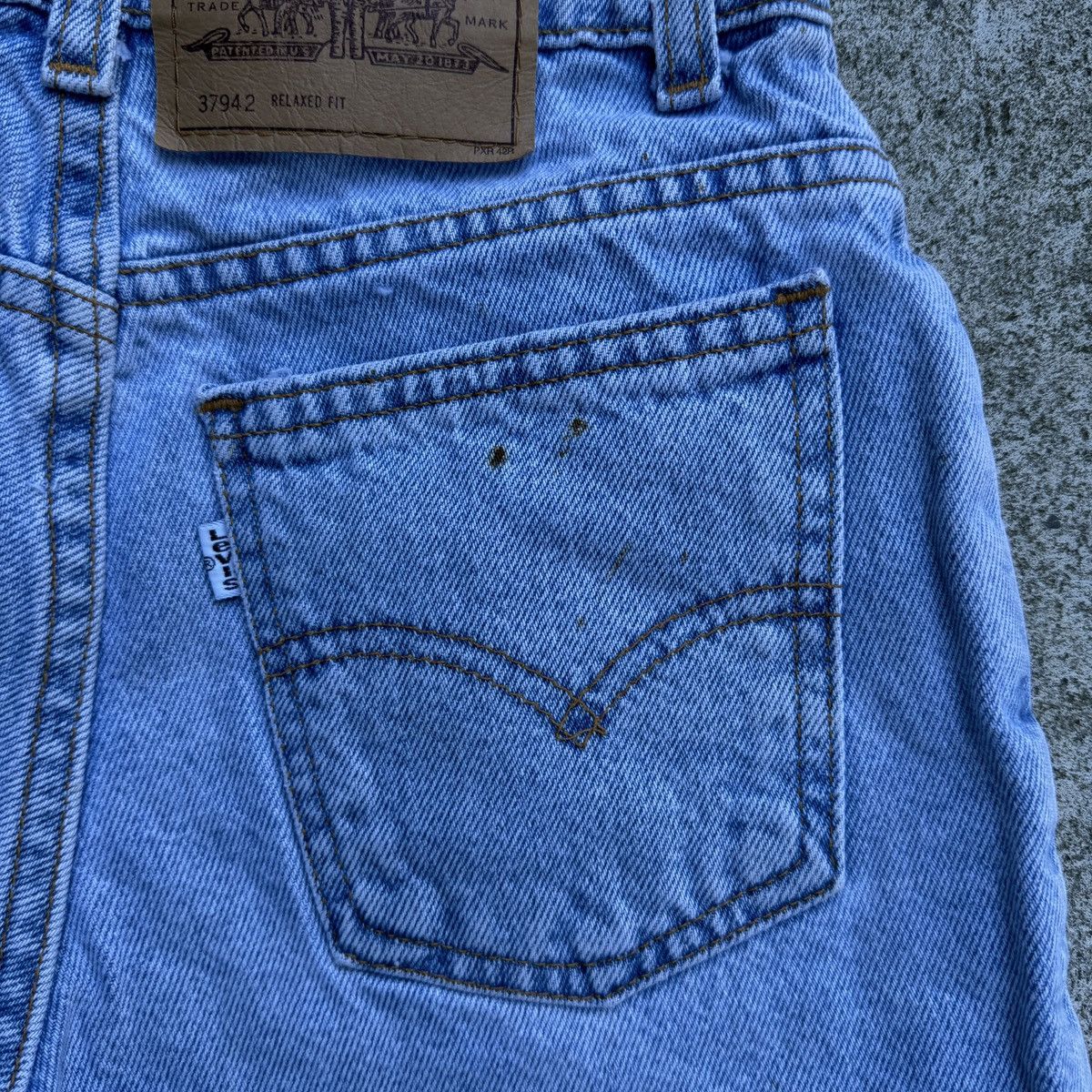 Levi's VINTAGE 90s LEVI’S WOMEN’S 950 RELAXED HIGH WAISTED SHORTS Size 24" / US 00 / IT 34 - 9 Thumbnail