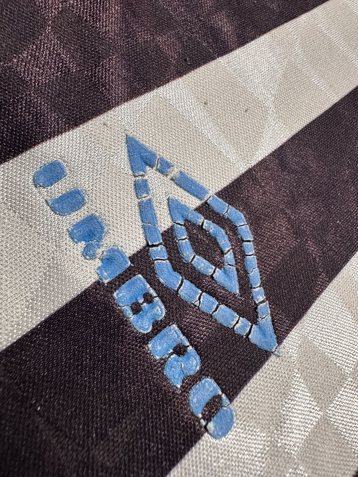 Umbro × Vintage Vintage New Castle United soccer jersey Umbro size XL logo Size US XL / EU 56 / 4 - 6 Thumbnail