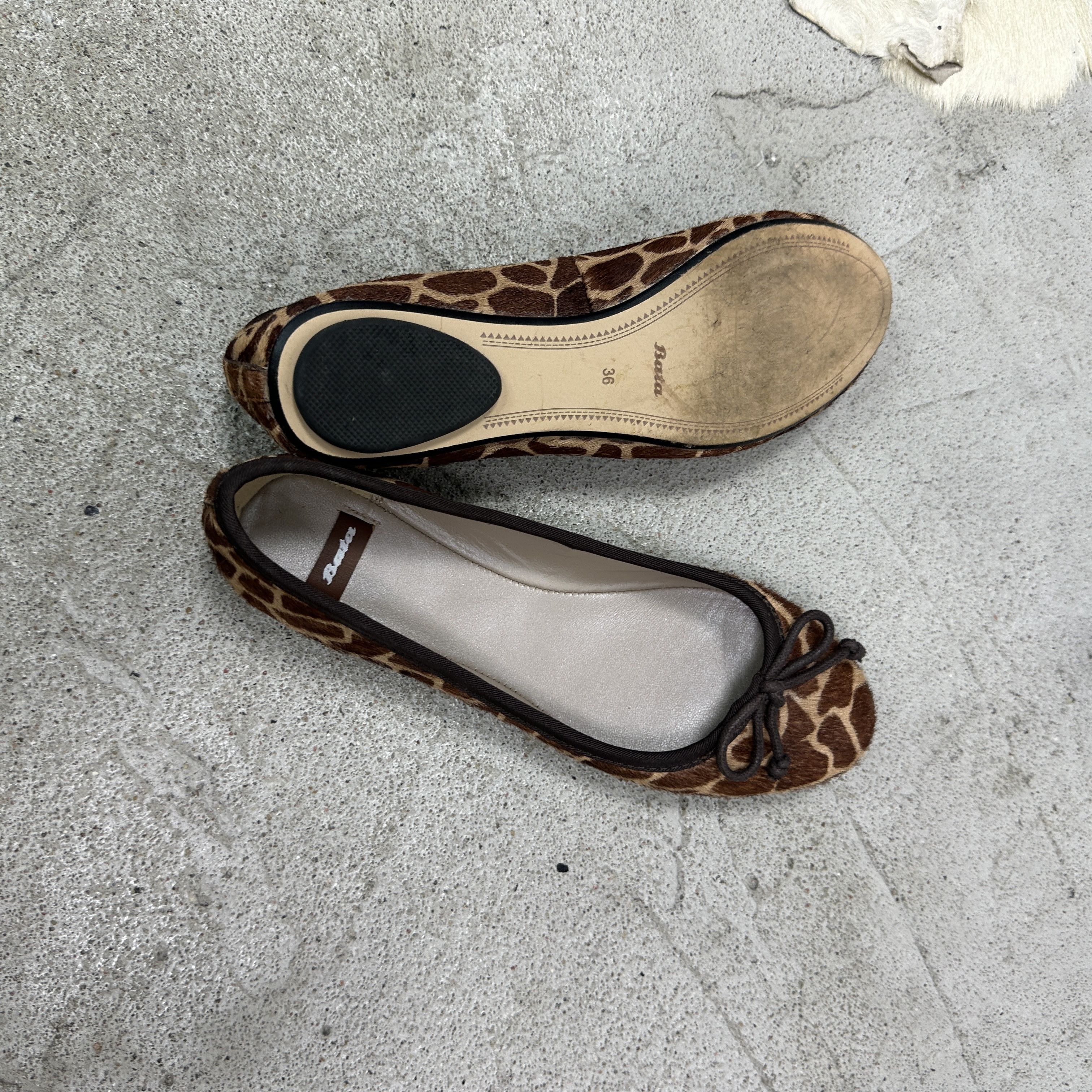 Vintage Vintage Avant Garde Leather Cheetah Pony Hair Ballerinas 00s Size US 6 / IT 36 - 6 Thumbnail