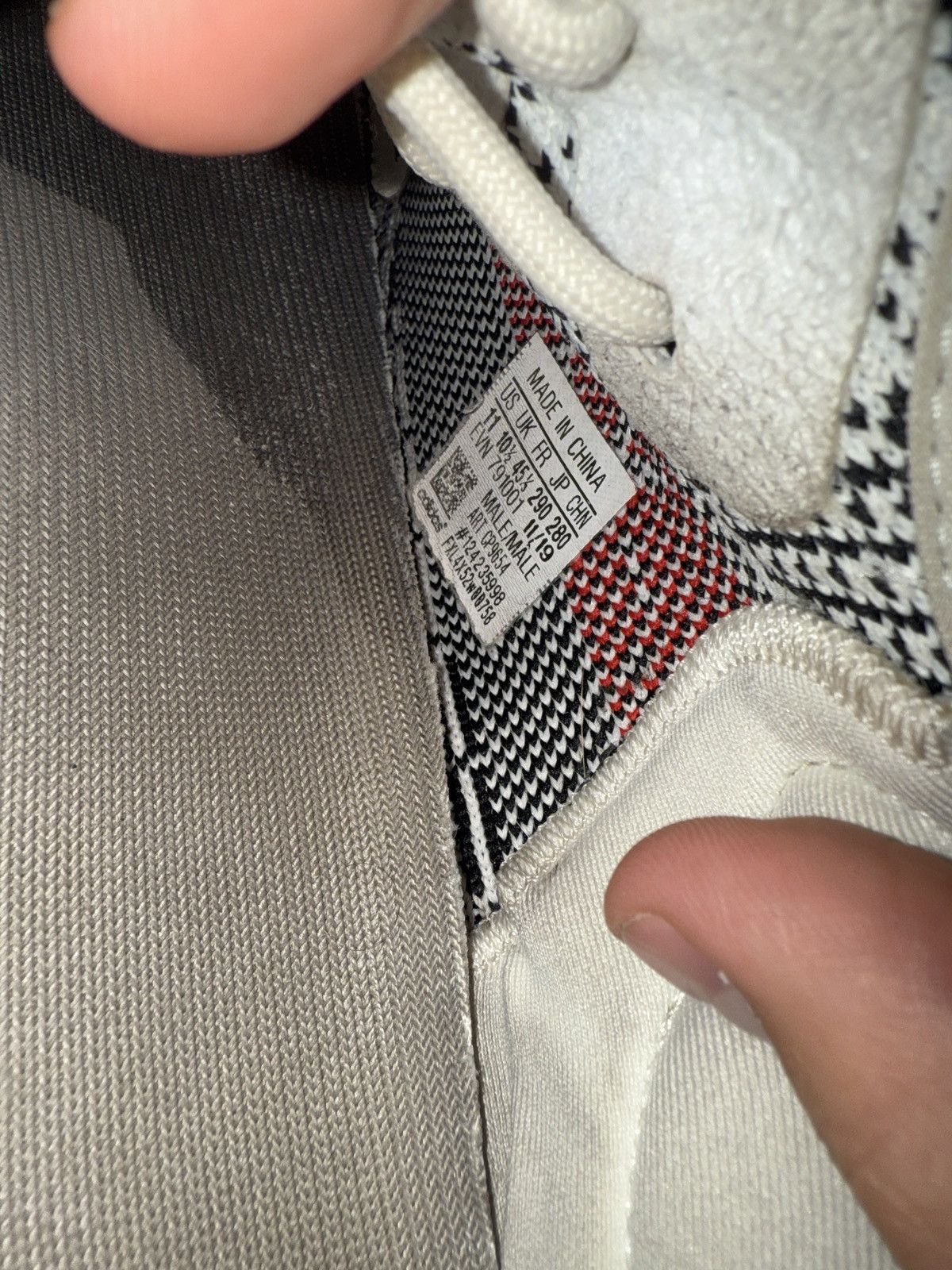 Yeezy Yeezy Zebras Size US 11 / EU 44 - 7 Thumbnail