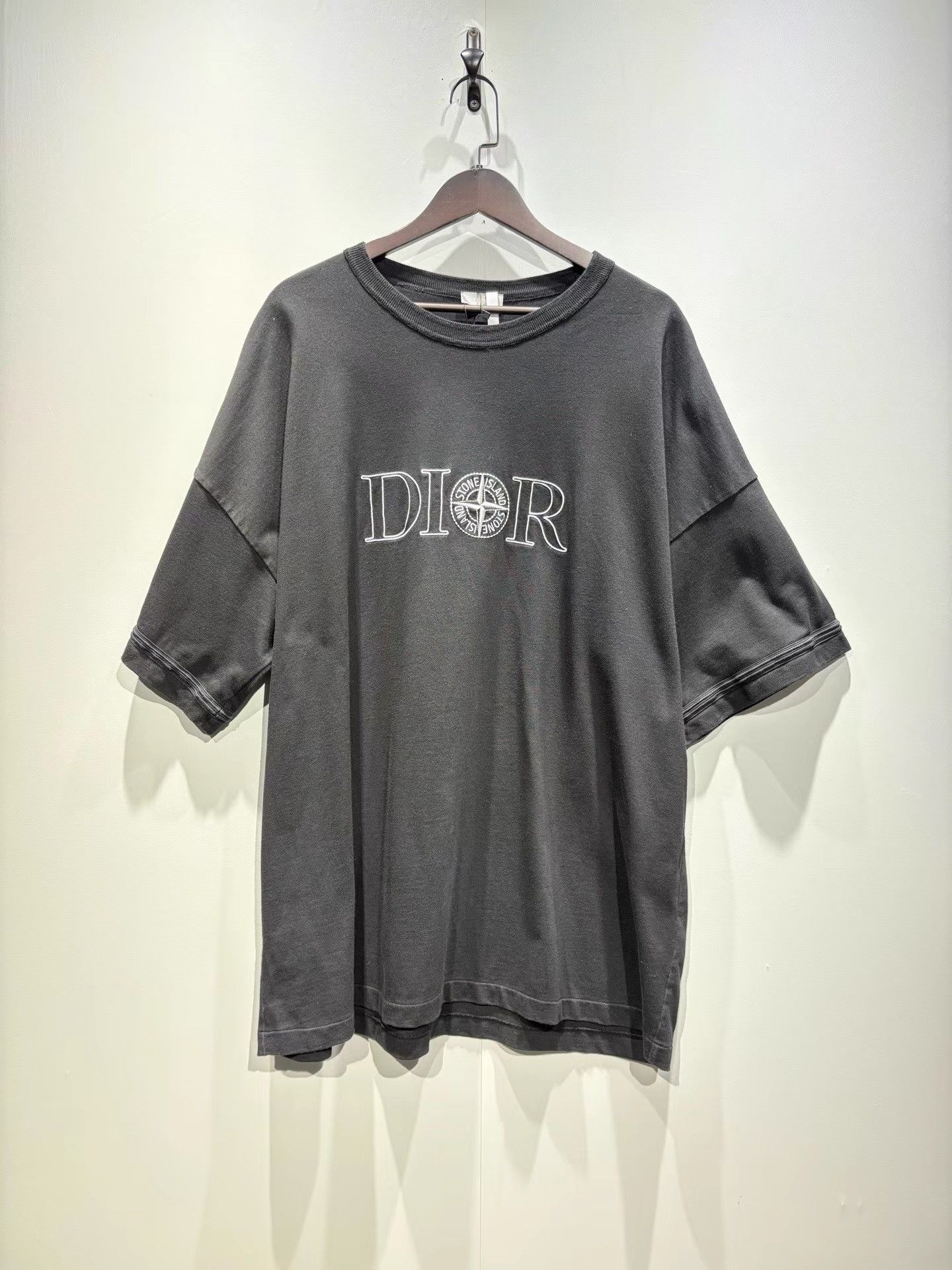 Dior Dior x Stone Island Embroidered Logo Short Sleeve Tee K36 Size US XXL / EU 58 / 5 - 1 Thumbnail