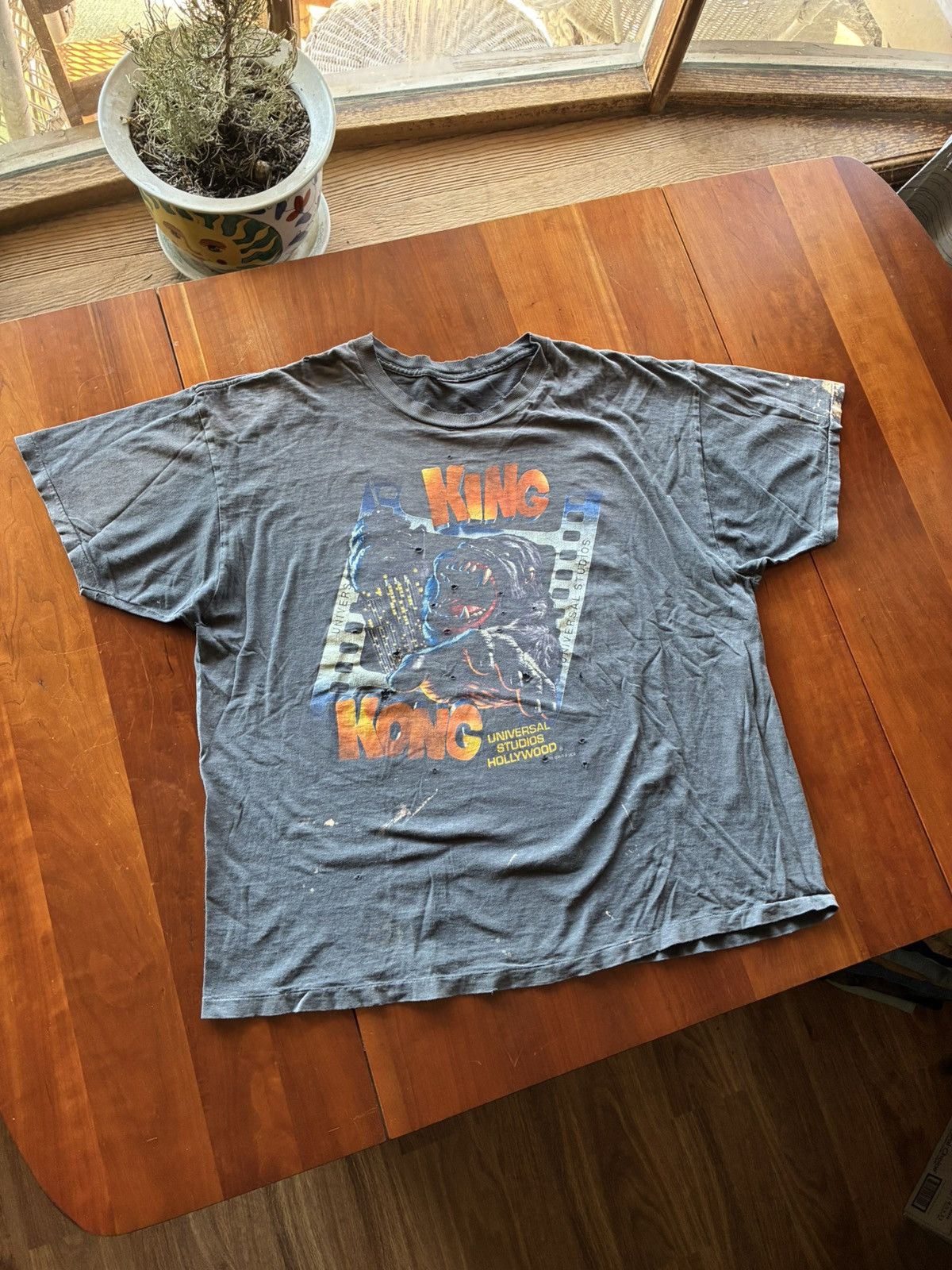 Vintage Vintage 90s distressed King Kong tee shirt Size US XL / EU 56 / 4 - 1 Thumbnail