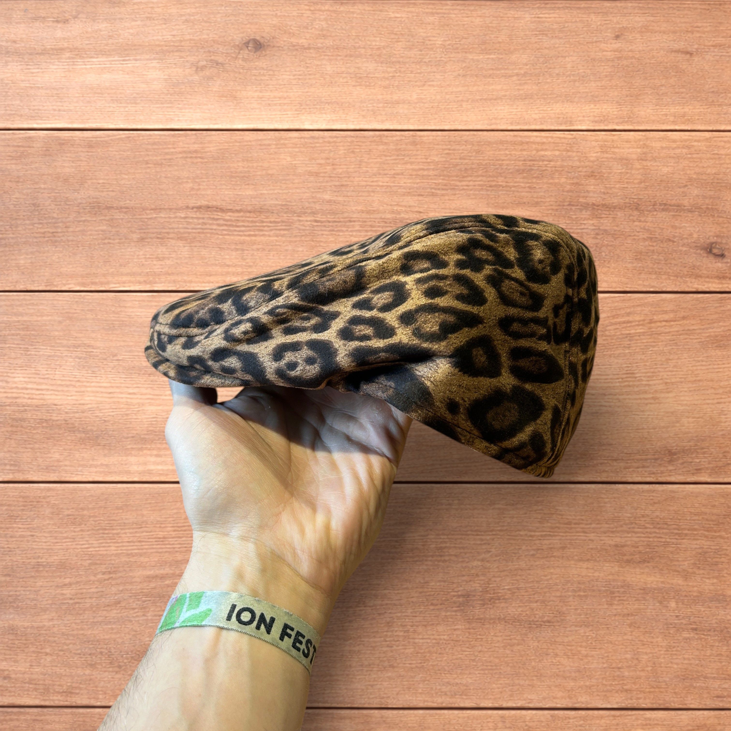 Japanese Brand Vintage style newsboy flat cap beret in leopard colour way.. Size ONE SIZE - 5 Thumbnail
