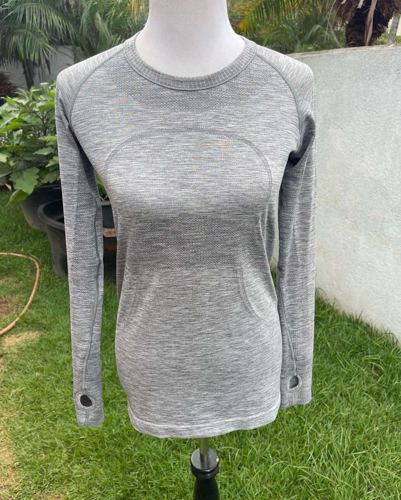 Lululemon Lululemon Swiftly Tech Long Sleeve Womens 8 Gray Thumb Holes Size M / US 6-8 / IT 42-44 - 1 Thumbnail