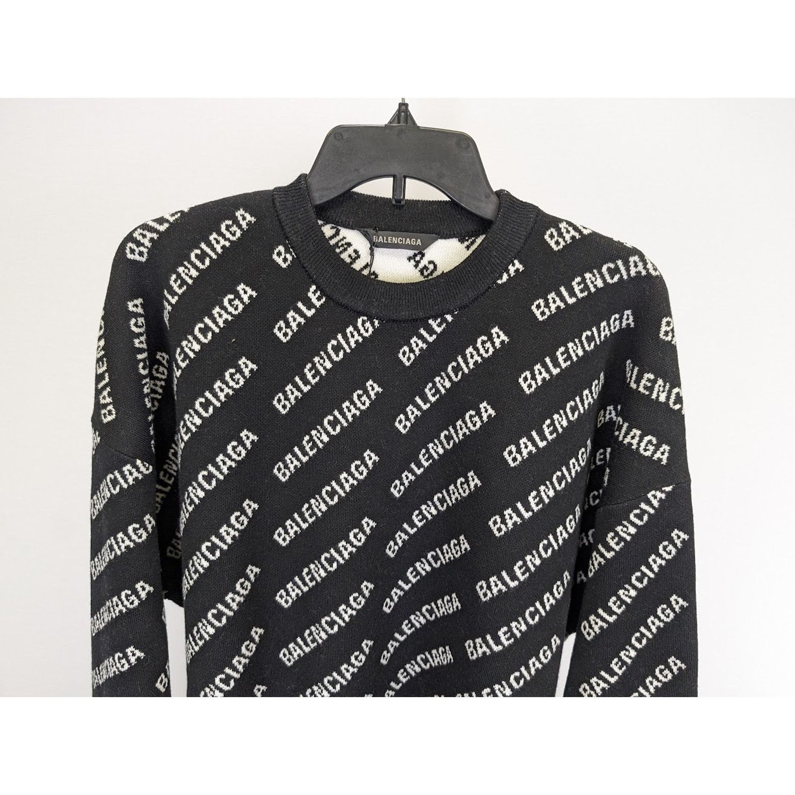 Balenciaga o1rshd1 All Over Logo Sweater in Black Size US M / EU 48-50 / 2 - 5 Thumbnail