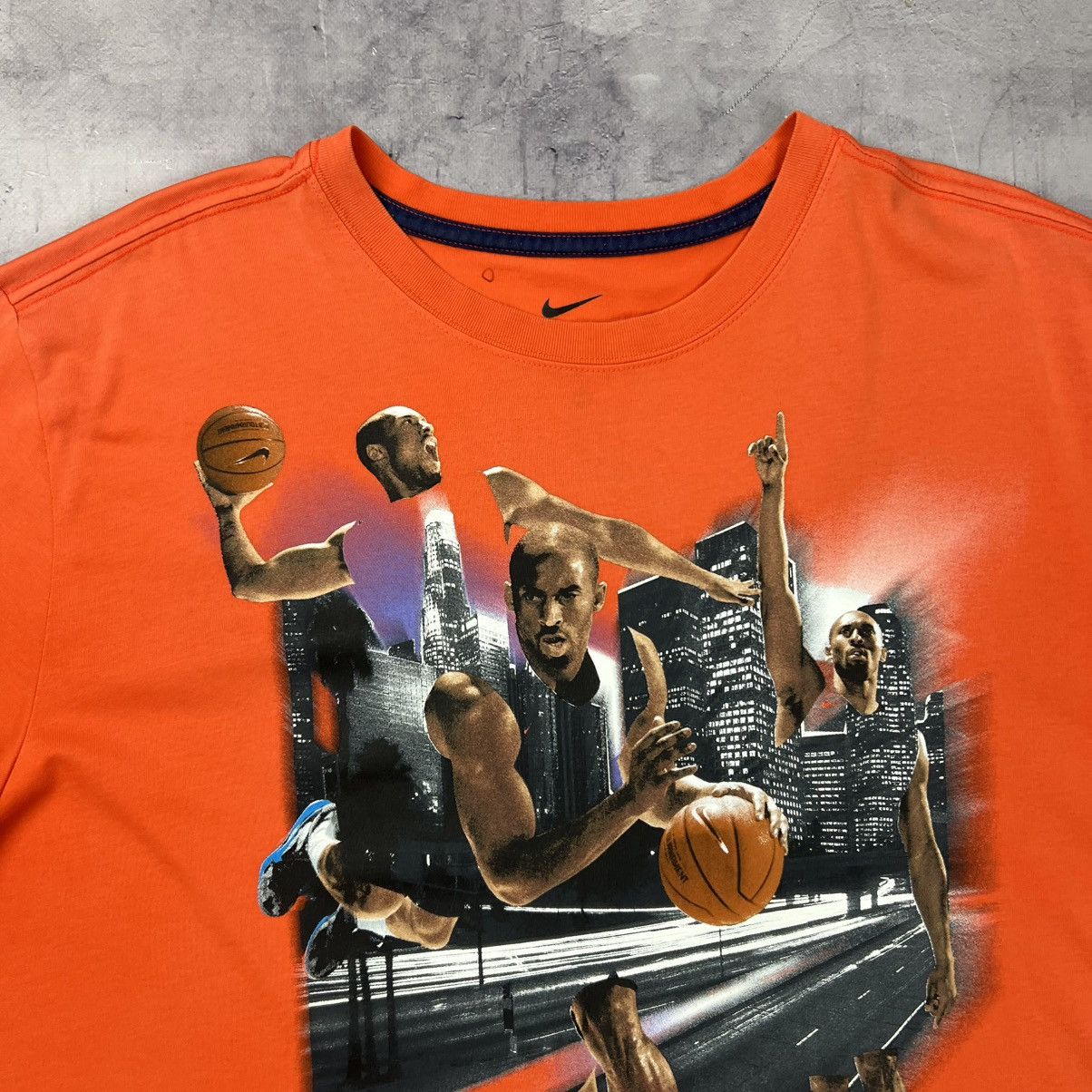 Nike Rare! Kobe Bryant Nike The City Of Legends Graphic Logo Tee Size US XL / EU 56 / 4 - 4 Thumbnail