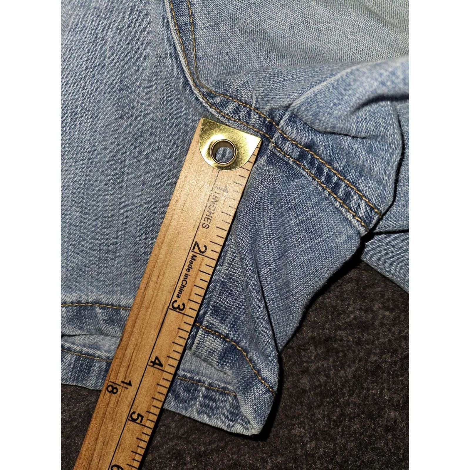 Old Navy VINTAGE Old Navy Shorts Womens 14 Denim Blue Light 00s Low Rise Double Button 3.5 Inseam Cotton Polyester Distressed? Size 36" / US 14 / IT 50 - 4 Thumbnail