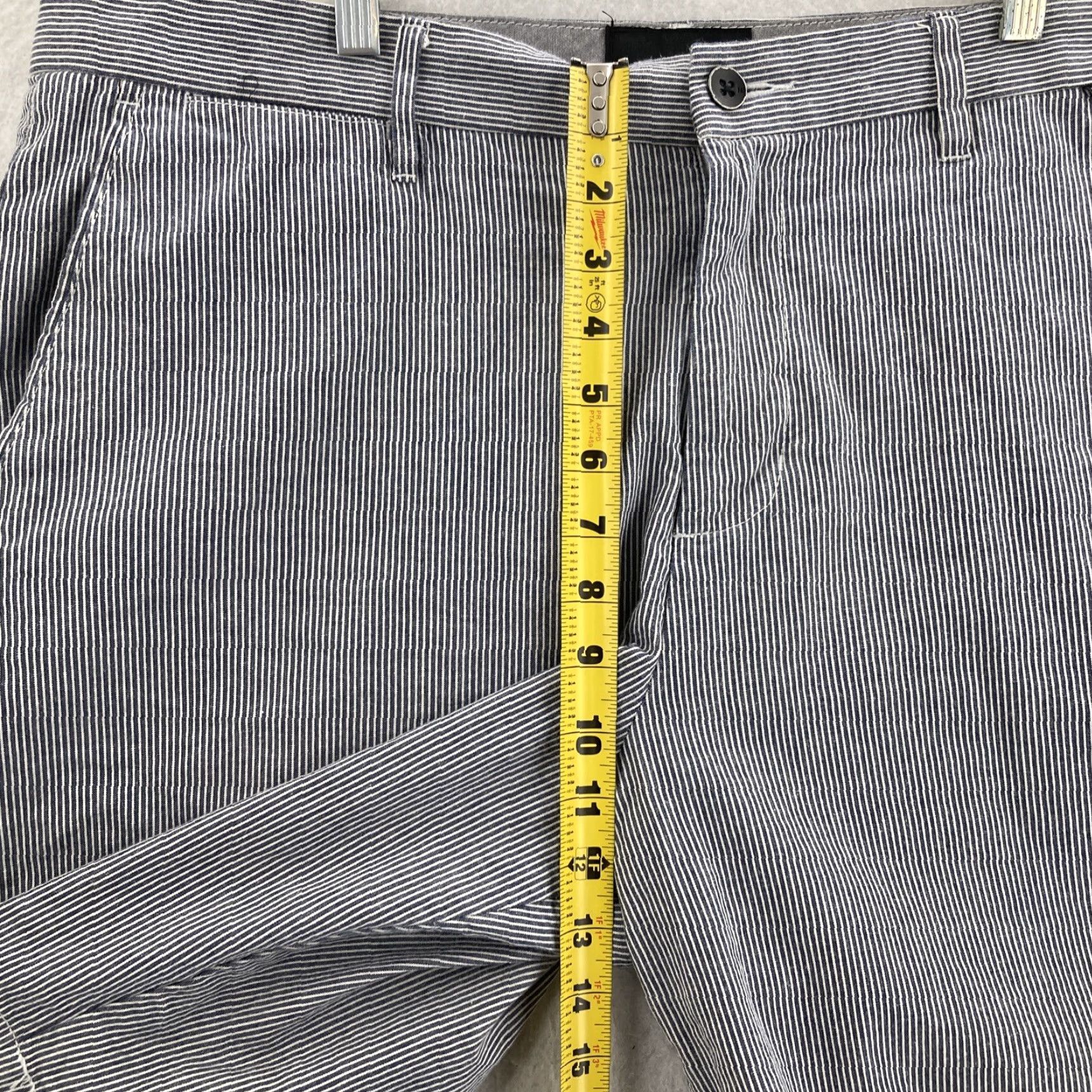 Hurley Hurley Chino Shorts Size 38 Blue Striped Casual Men Regular Belt Loops 9in Inseam Polyester Jersey Front Flat Logo Striped Pattern Dec 90s Theme? Size US 38 / EU 54 - 4 Thumbnail