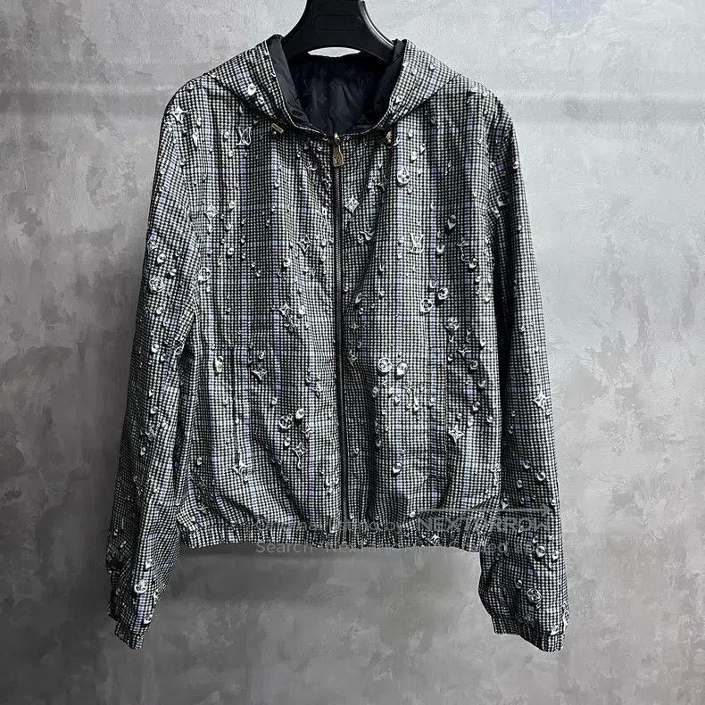 Louis Vuitton Louis Vuitton 26 Latest Reversible Hooded Drawstring Raind Size US L / EU 52-54 / 3 - 1 Thumbnail