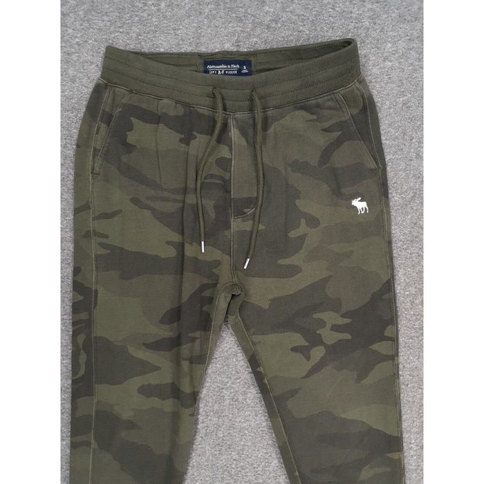 Abercrombie hot sale camo joggers