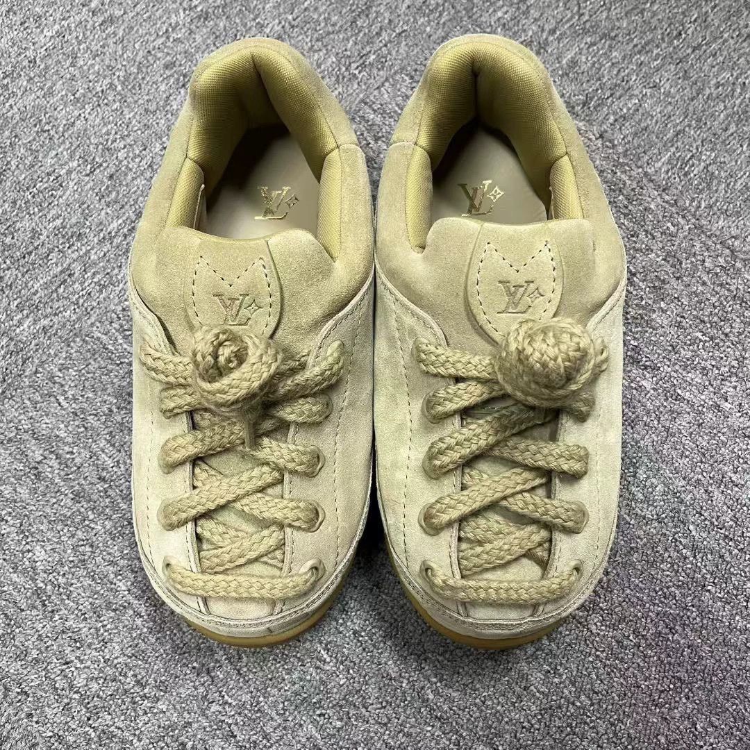 Louis Vuitton beige suede leather round toe sneakers Size US 9 / EU 42 - 3 Thumbnail