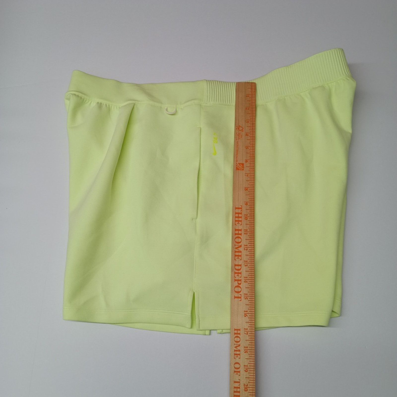 Nike Nike Dri-FIT 24.7 Shorts Women's 2XL Light Yellow Green Size 40" / US 18 - 8 Thumbnail