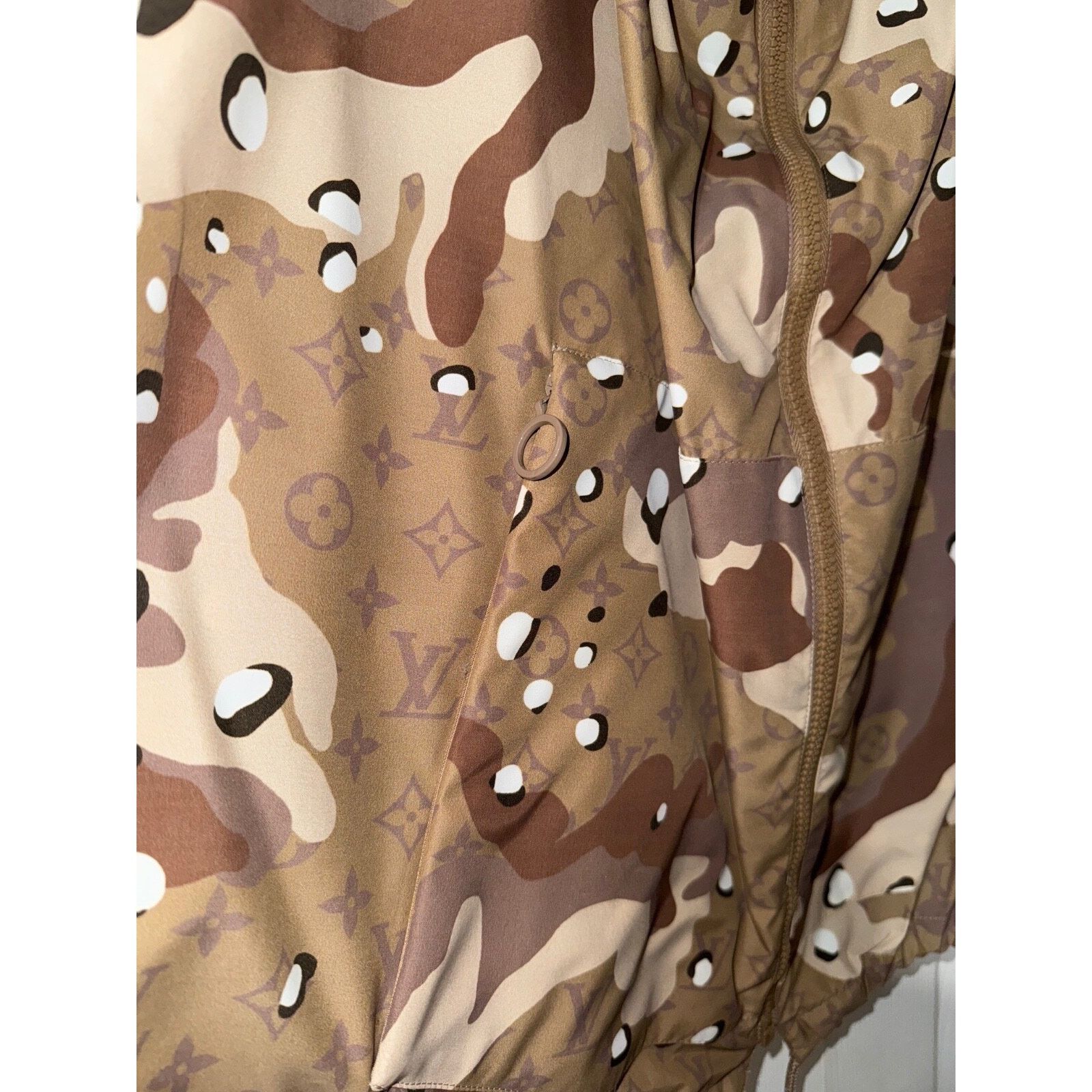 Louis Vuitton Louis Vuitton Virgil Parachute Hoodie Windbreaker Jacket 48 Size US M / EU 48-50 / 2 - 14 Thumbnail