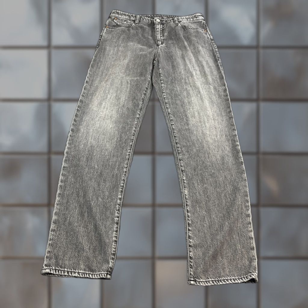 Vintage Emporio Armani Jeans Womens Straight 28 Medium Wash Grey High Waist J15 Jeans 28 in Denim Cotton Lyocell Regular Womens Size 28" / US 6 / IT 42 - 1 Thumbnail