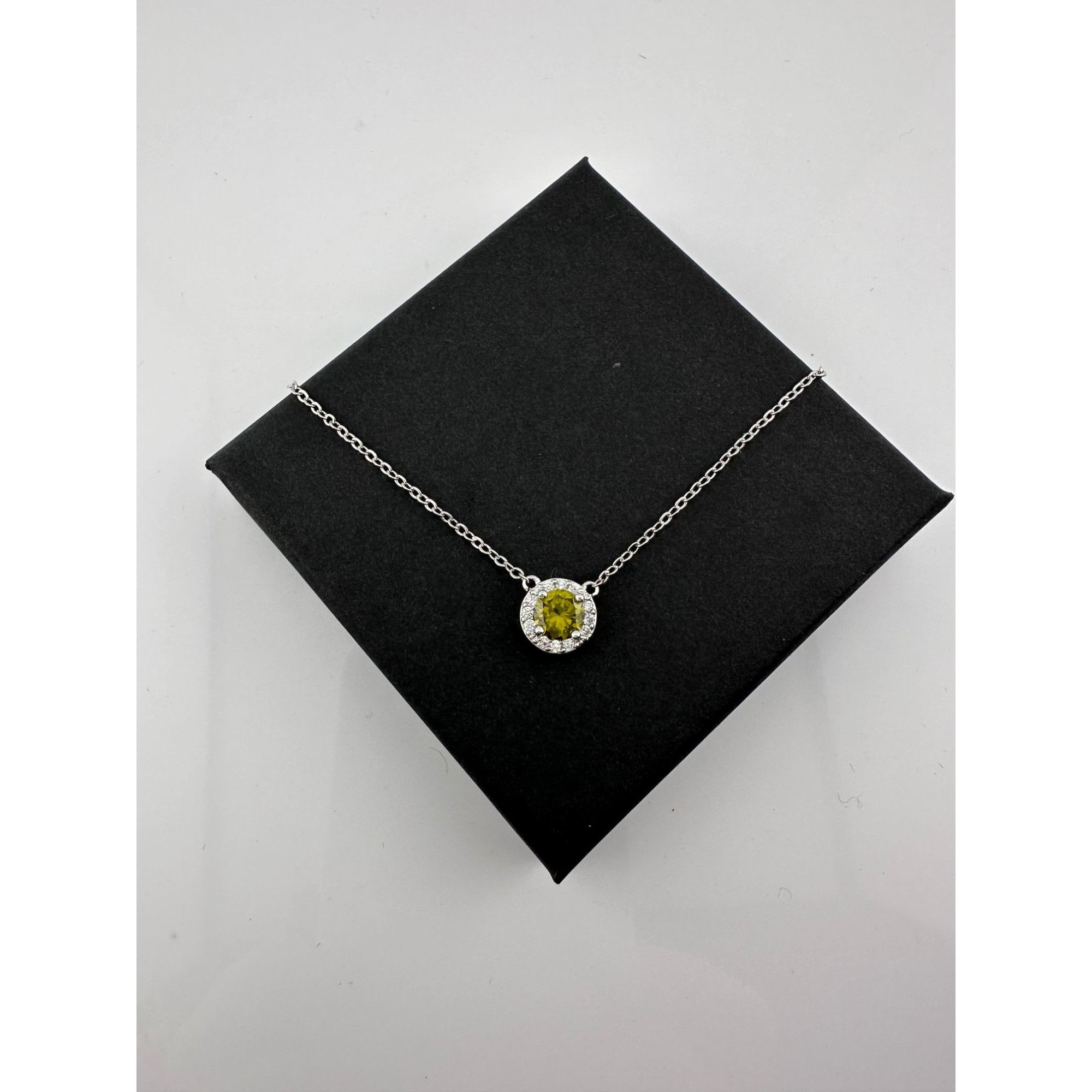 Other Beautiful Green Peridot & White Topaz Round Halo Necklace an Size ONE SIZE - 20 Thumbnail