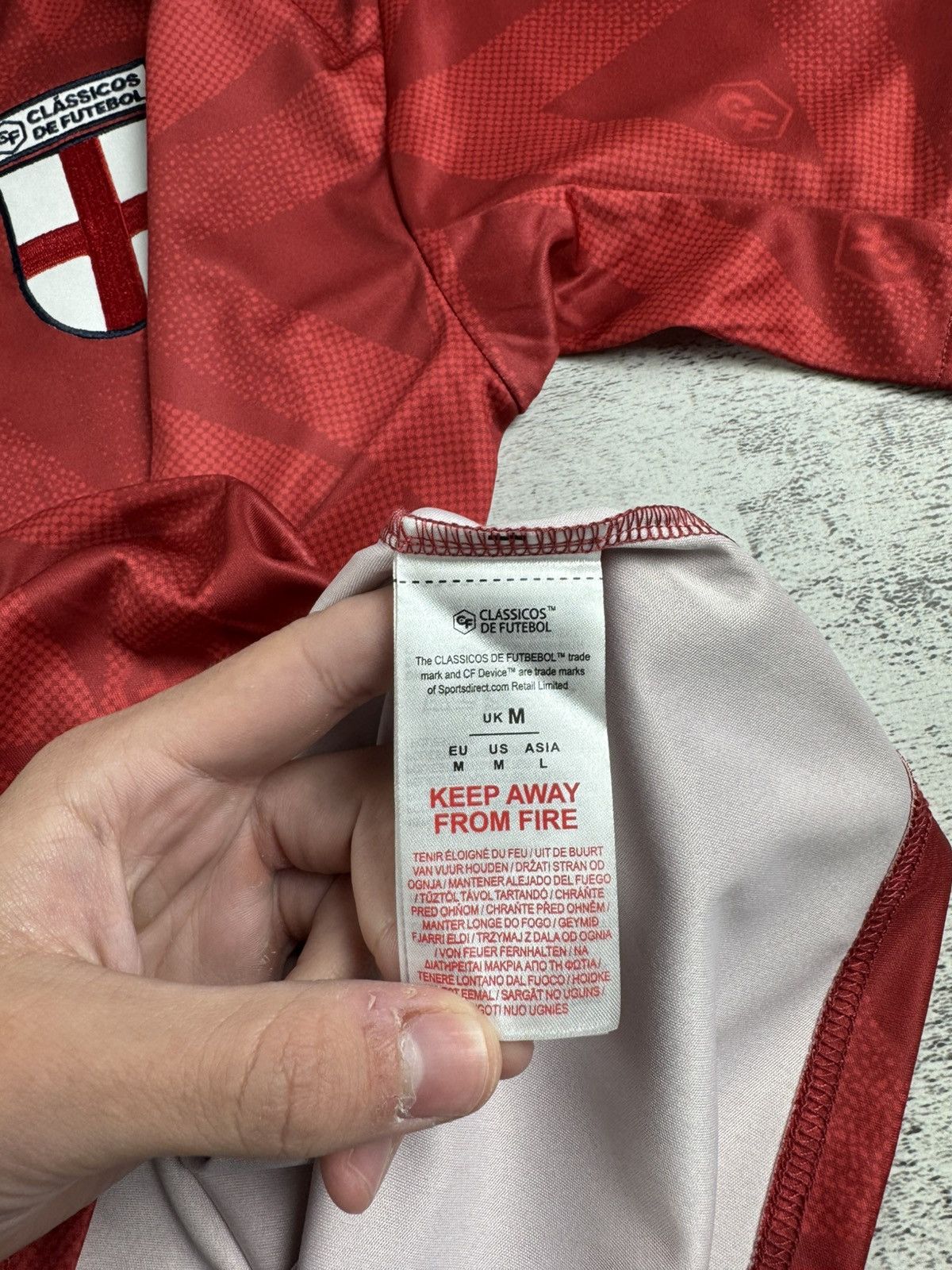 Vintage England Retro Classicos De Futebol NEW Men Vintage Soccer Football Shirt Jersey Size US M / EU 48-50 / 2 - 12 Thumbnail