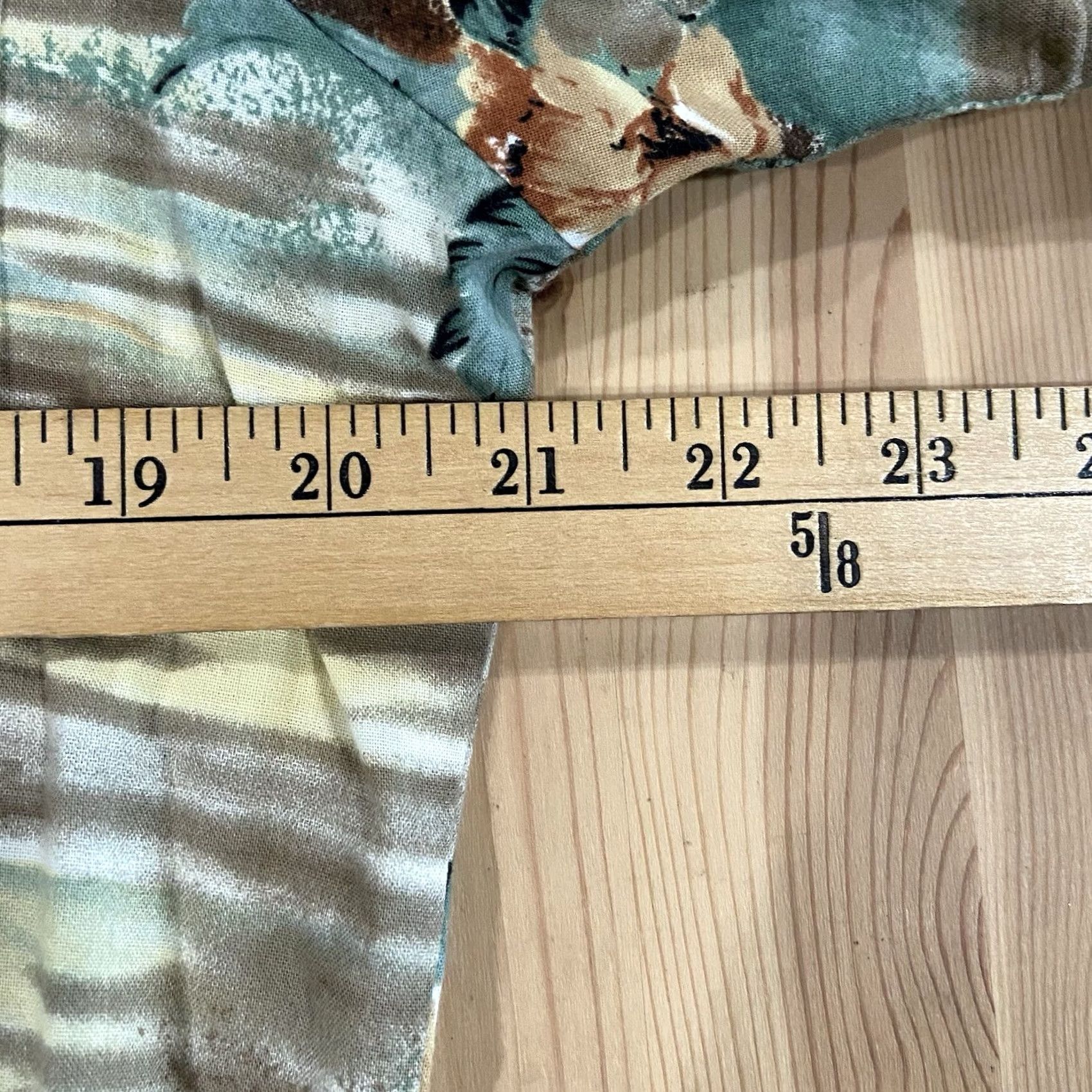 Hilo Hattie VINTAGE Hilo Hattie M Men's Hawaiian Shirt Hibiscus Floral Camp Collar Button-Up Short Sleeve Rayon Black Knit Size US M / EU 48-50 / 2 - 2 Thumbnail