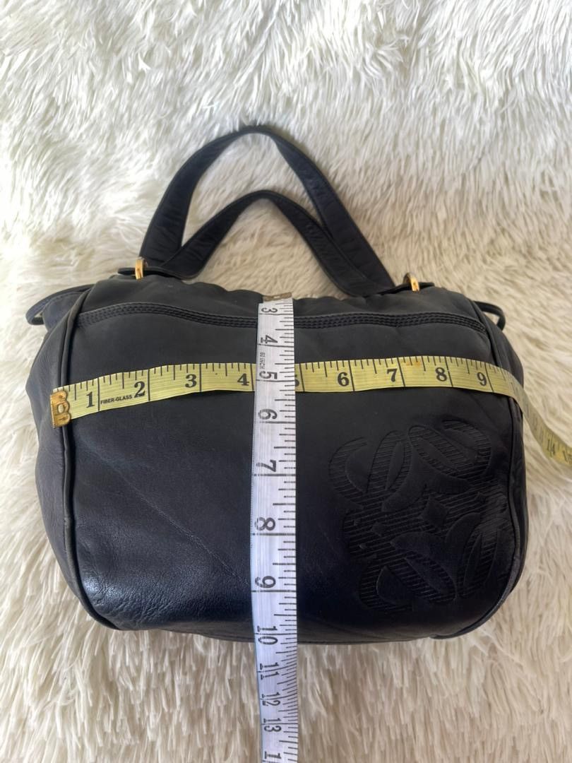 Loewe Loewe Anagram Leather Shoulder Bag Size ONE SIZE - 19 Thumbnail