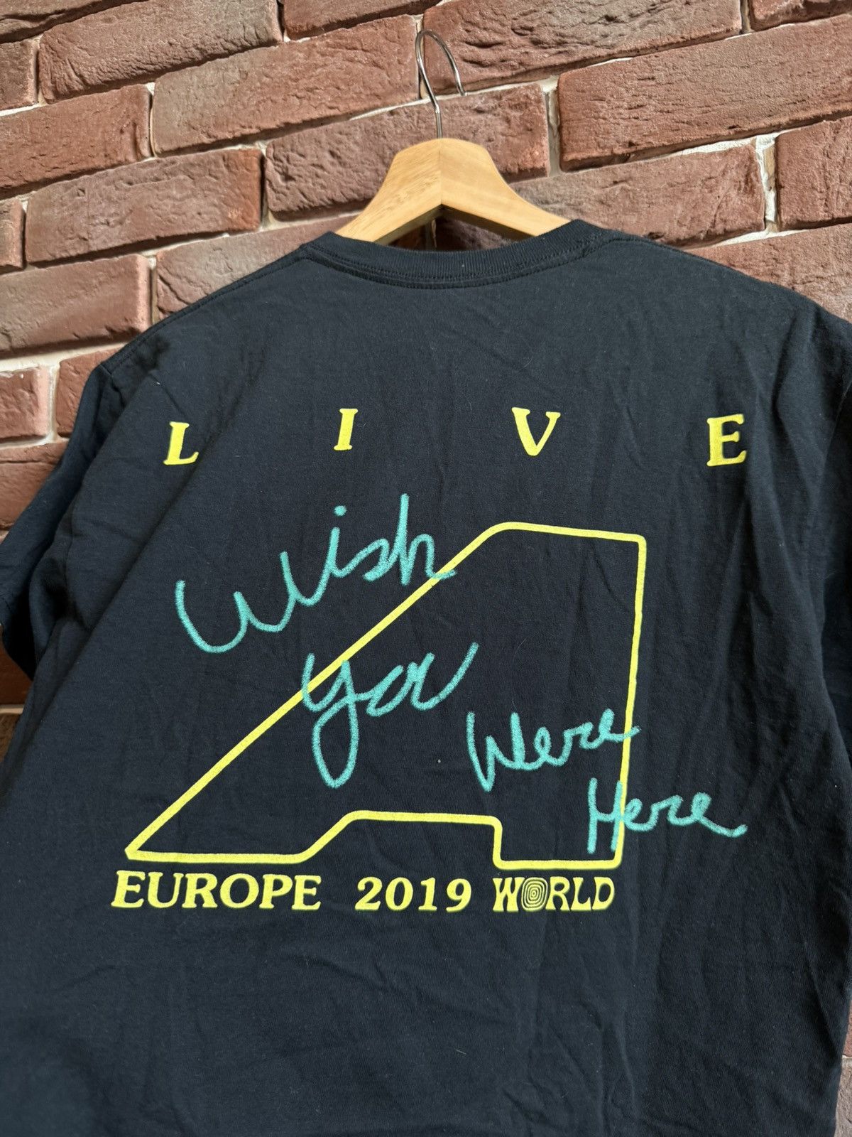Travis Scott Travis Scott Astroworld 2019 Europe Tour T-shirt Rap Band M Size US M / EU 48-50 / 2 - 4 Thumbnail