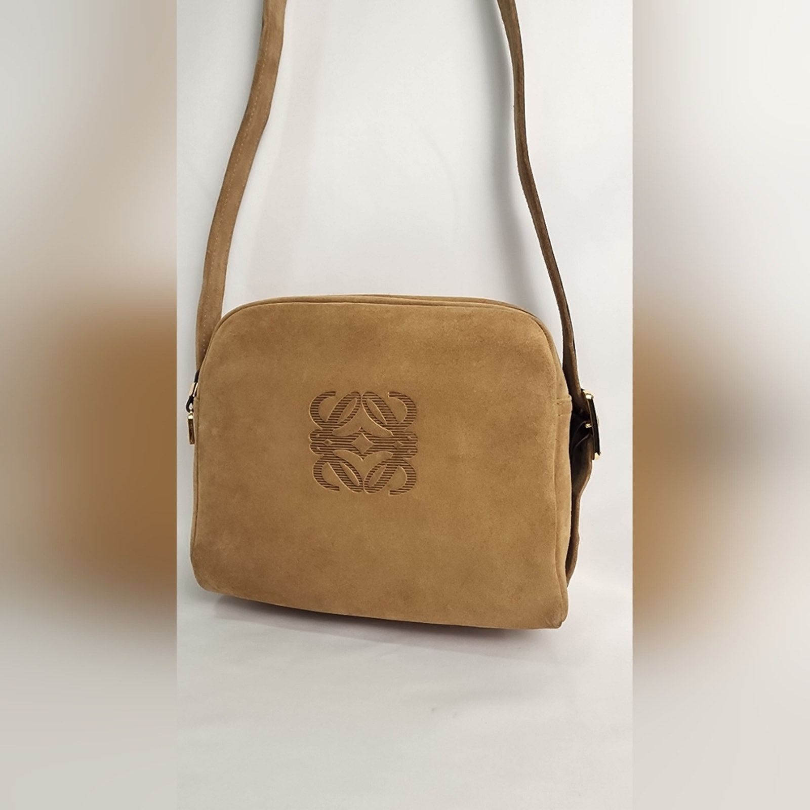 Loewe Loewe Anagram Tan Suede Shoulder Bag w/ dust bag Size ONE SIZE - 16 Thumbnail