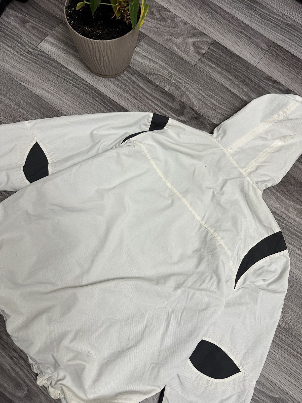 Nike Nike SHOX Tn Vintage 00s Big Logo White Nylon Anorak Size US L / EU 52-54 / 3 - 11 Thumbnail