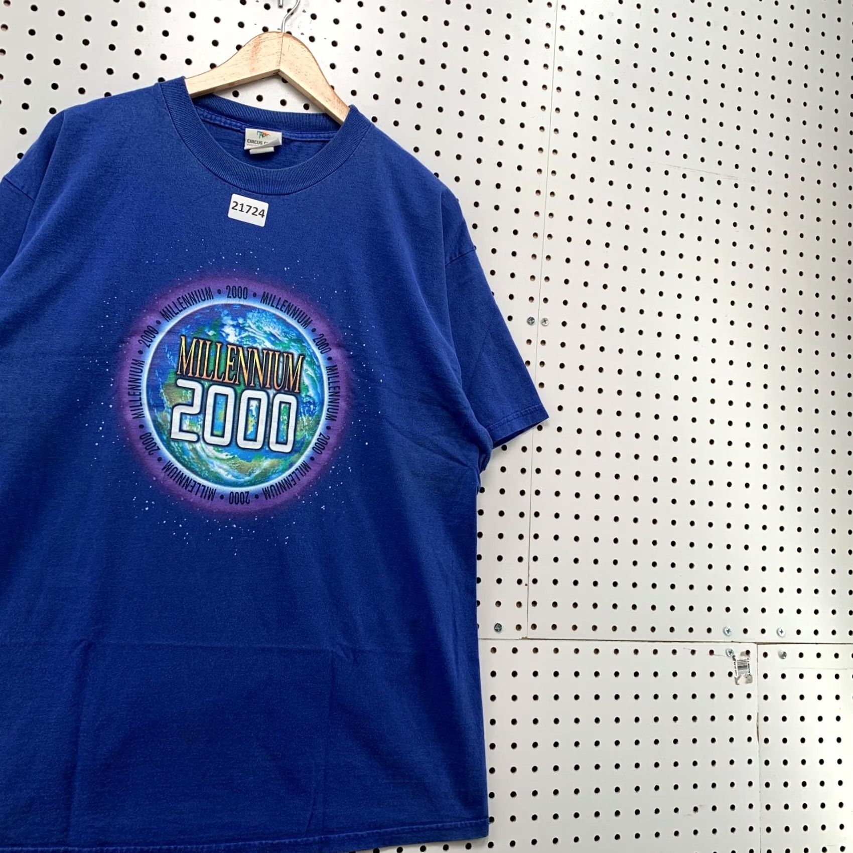 Vintage VINTAGE Circus Circus Millennium 2000 Shirt Blue Las Vegas Adult XL 23x31 Earth Graphic T-Shirt Womens Size US XL / EU 56 / 4 - 4 Thumbnail