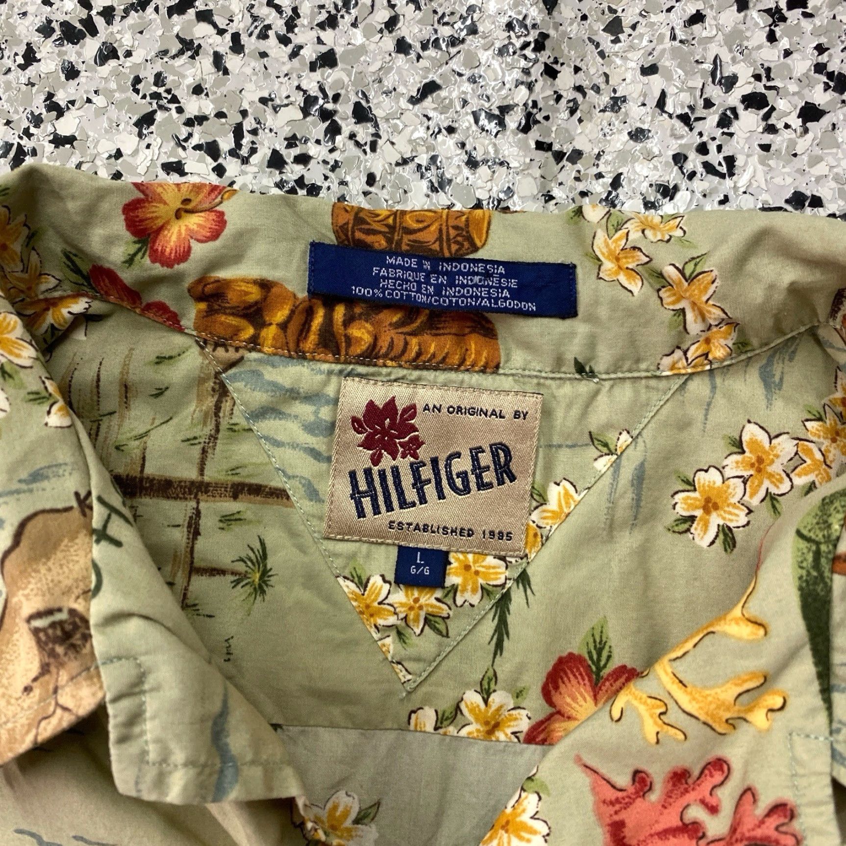 Tommy Hilfiger VINTAGE Tommy Hilfiger Loop Button Mens Hawaiian Button-Down Shirt Large Cream Cotton Size US L / EU 52-54 / 3 - 2 Thumbnail
