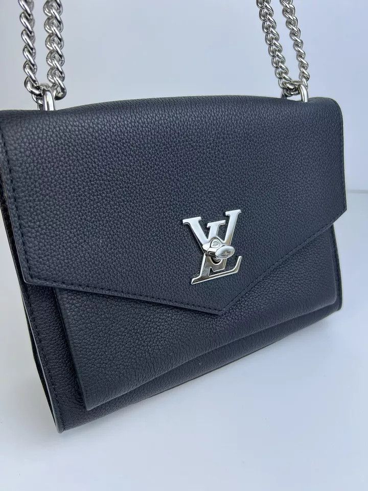 Louis Vuitton Louis Vuitton MyLockMe Leather Shoulder Bag Size ONE SIZE - 2 Thumbnail